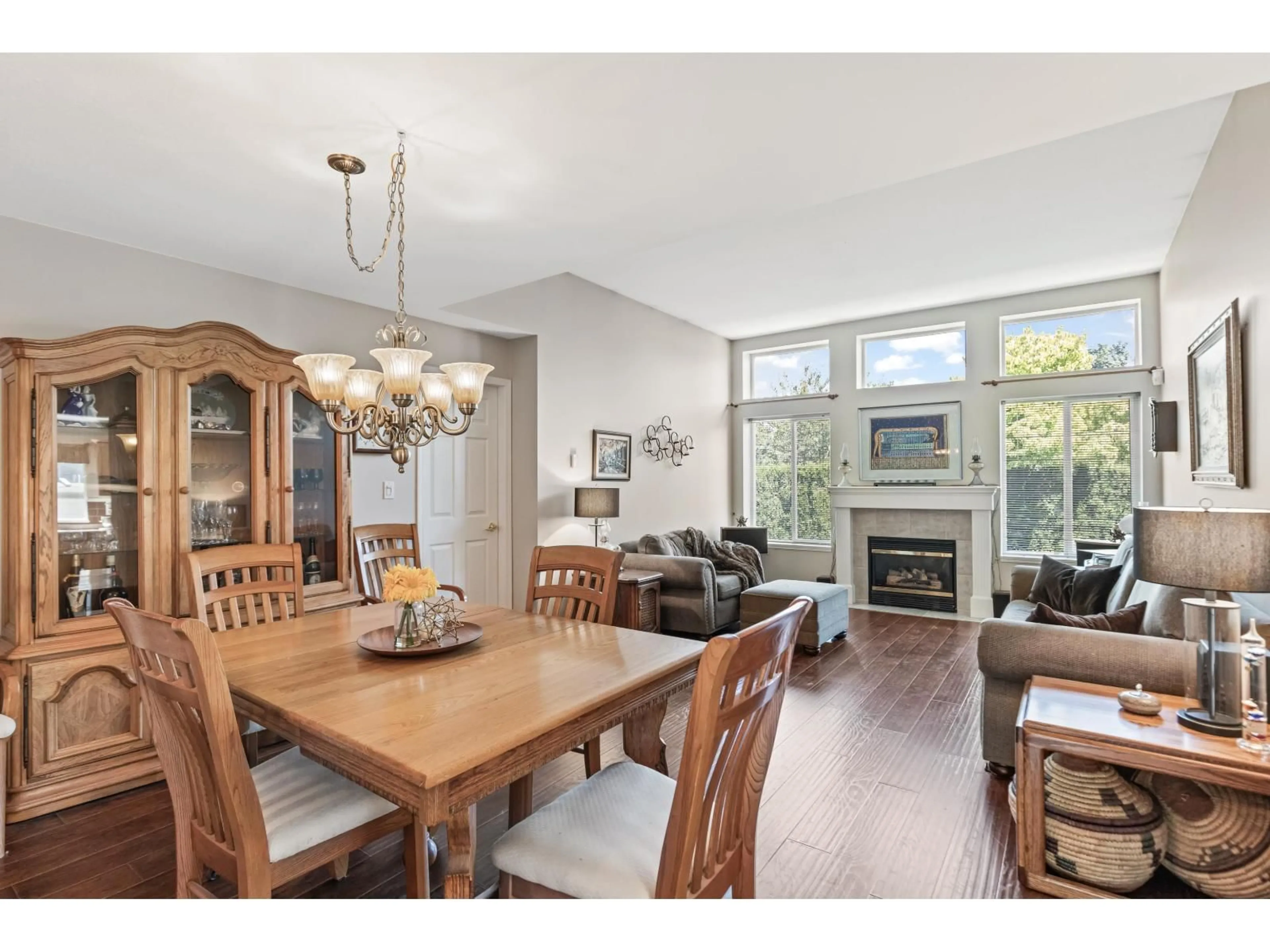 Dining room, wood/laminate floor for 18 - 3635 BLUE JAY, Abbotsford British Columbia V2T6R6