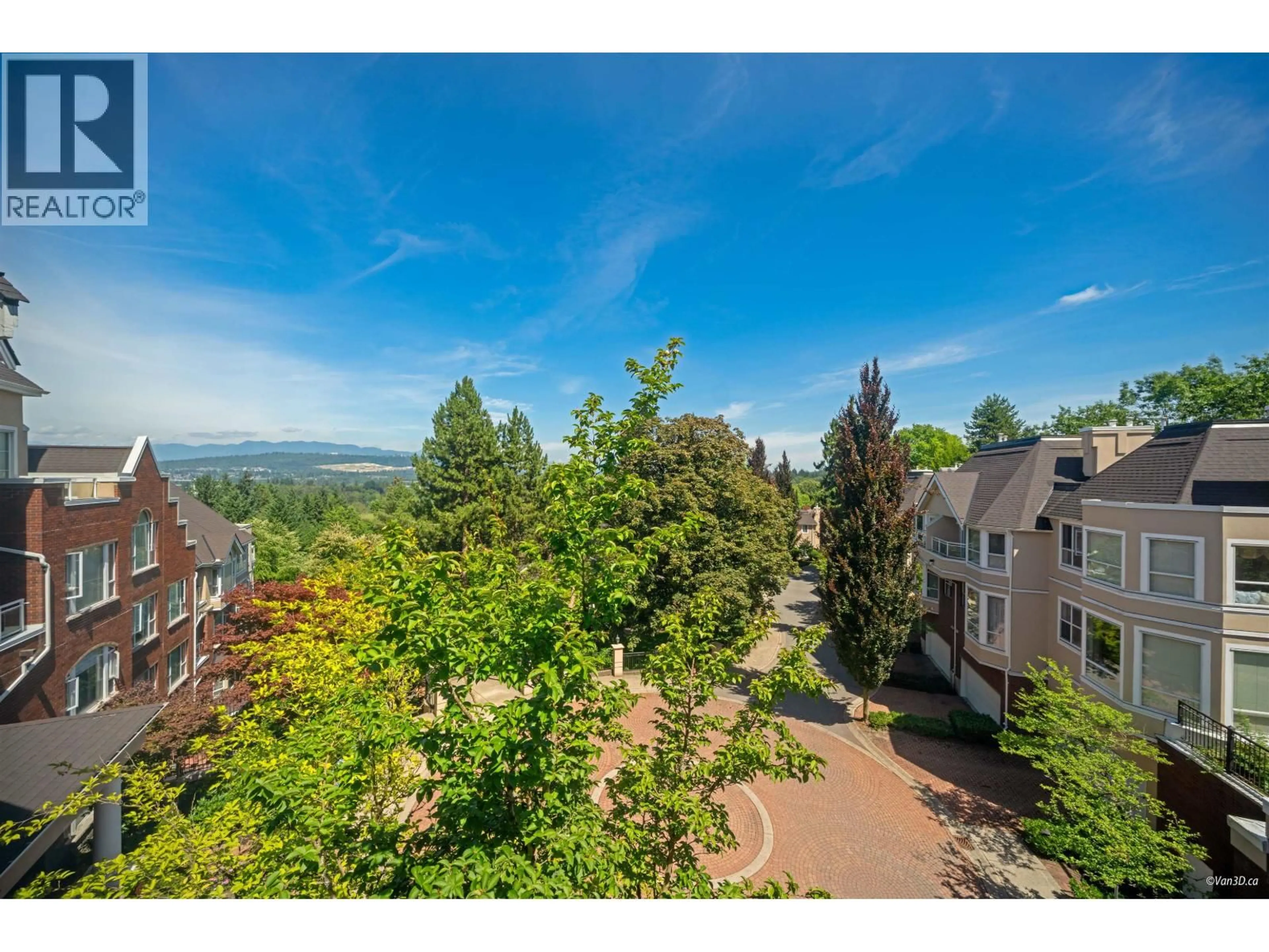 A pic from outside/outdoor area/front of a property/back of a property/a pic from drone, mountain view for 612 - 5262 OAKMOUNT CRESCENT, Burnaby British Columbia V5H4R7