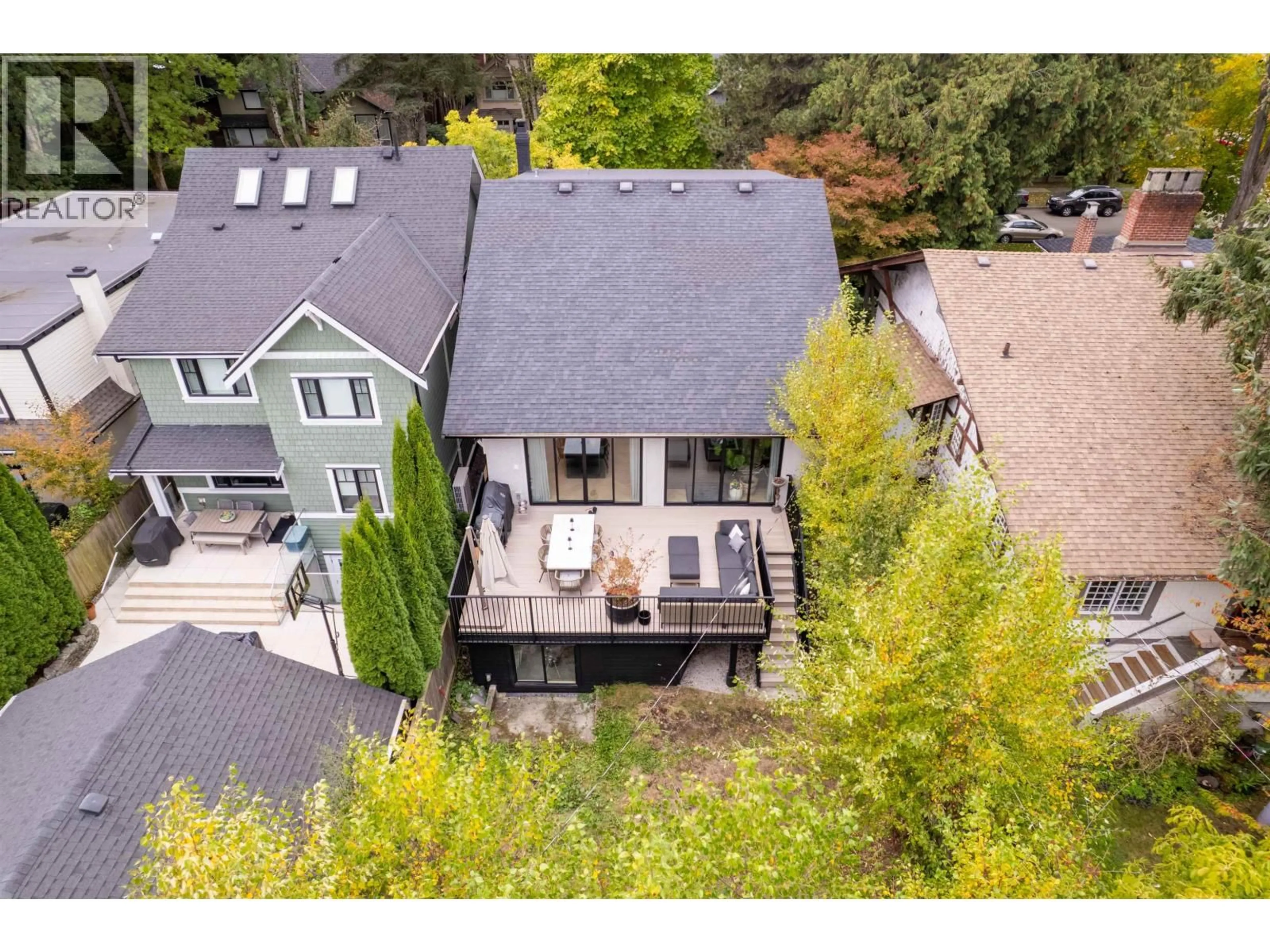 A pic from outside/outdoor area/front of a property/back of a property/a pic from drone, street for 5938 ELM STREET, Vancouver British Columbia V6N1A9