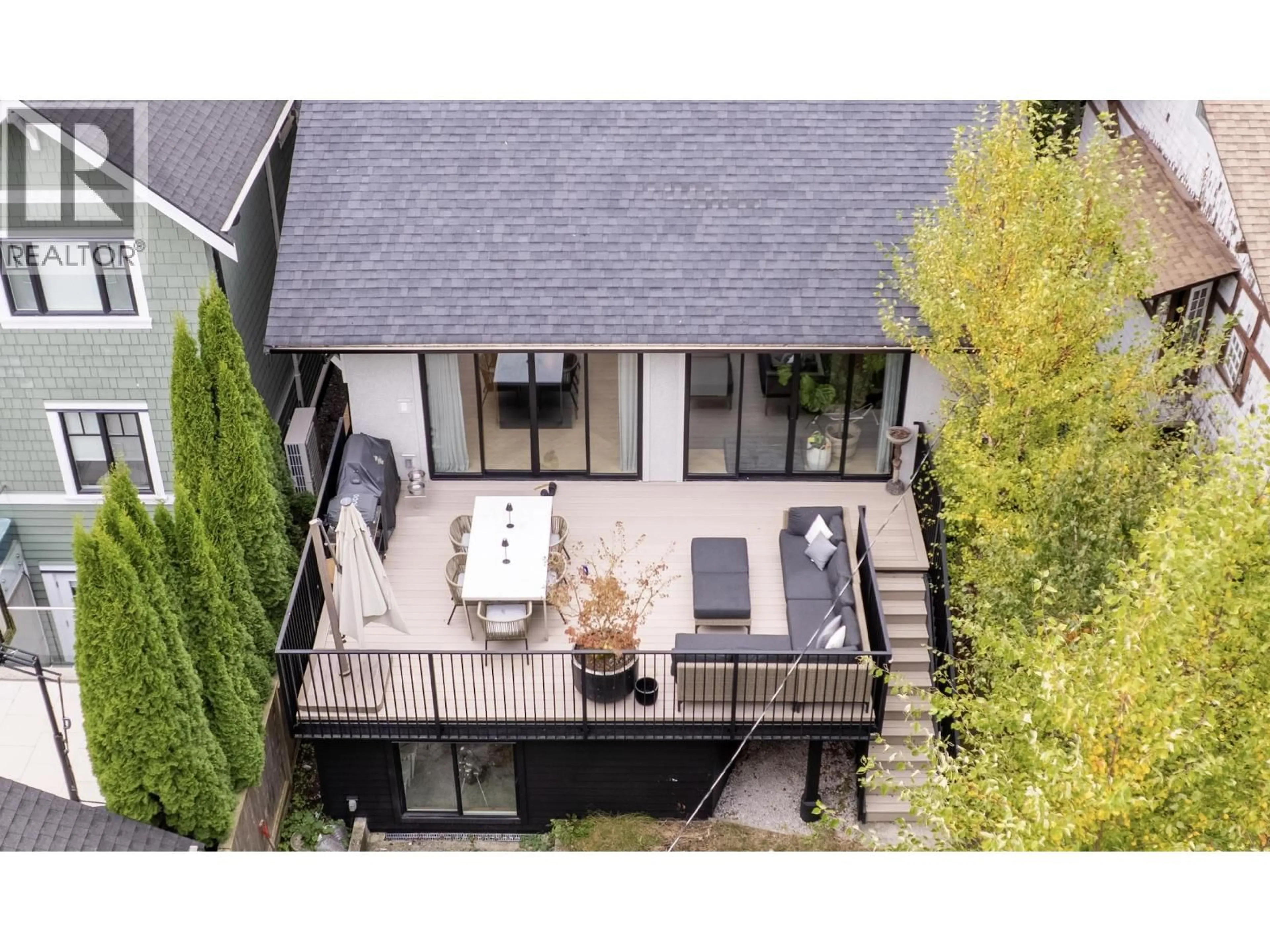 A pic from outside/outdoor area/front of a property/back of a property/a pic from drone, street for 5938 ELM STREET, Vancouver British Columbia V6N1A9