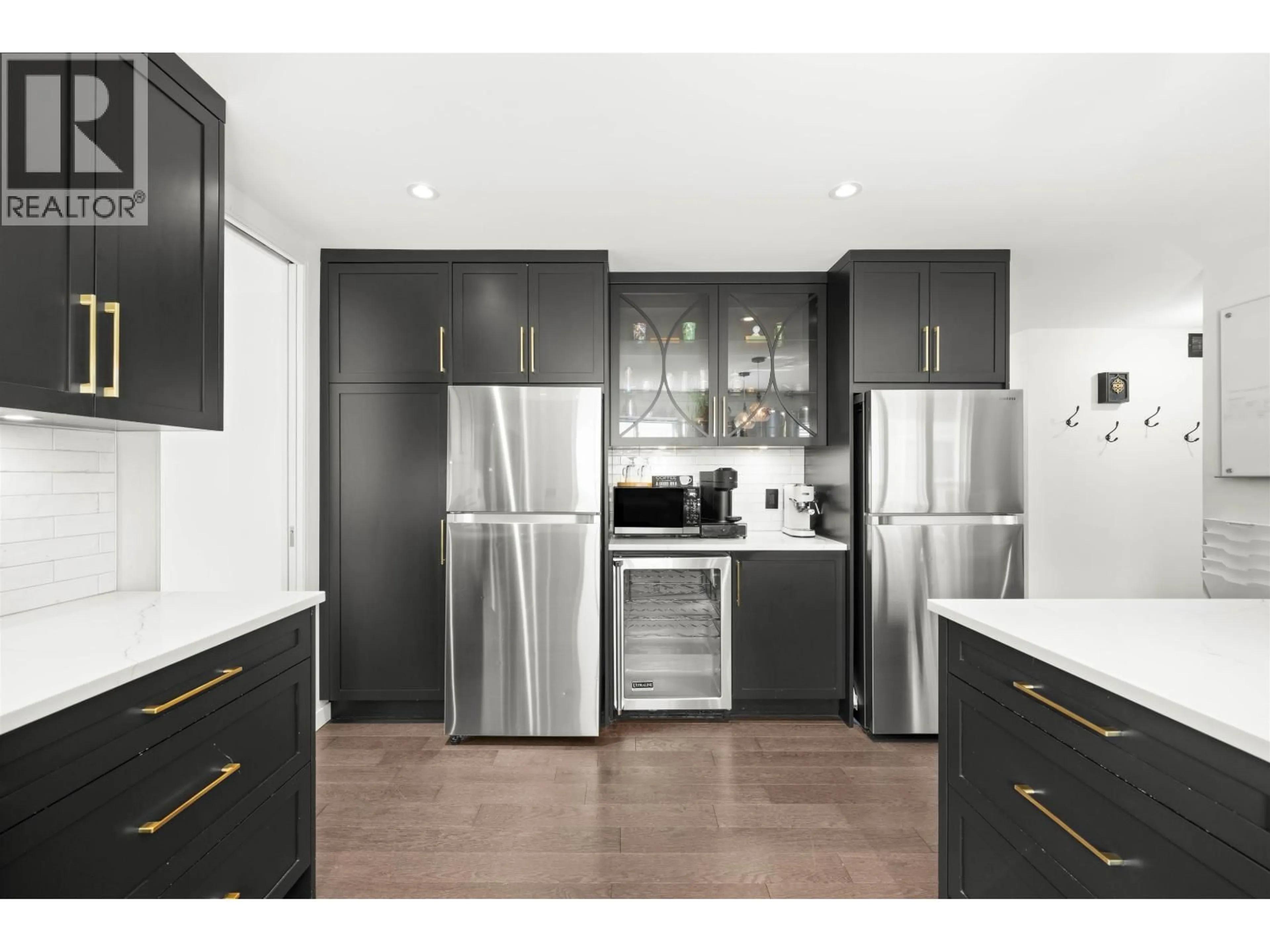 Contemporary kitchen, unknown for 4939 LINDEN DRIVE, Delta British Columbia V4K3A2