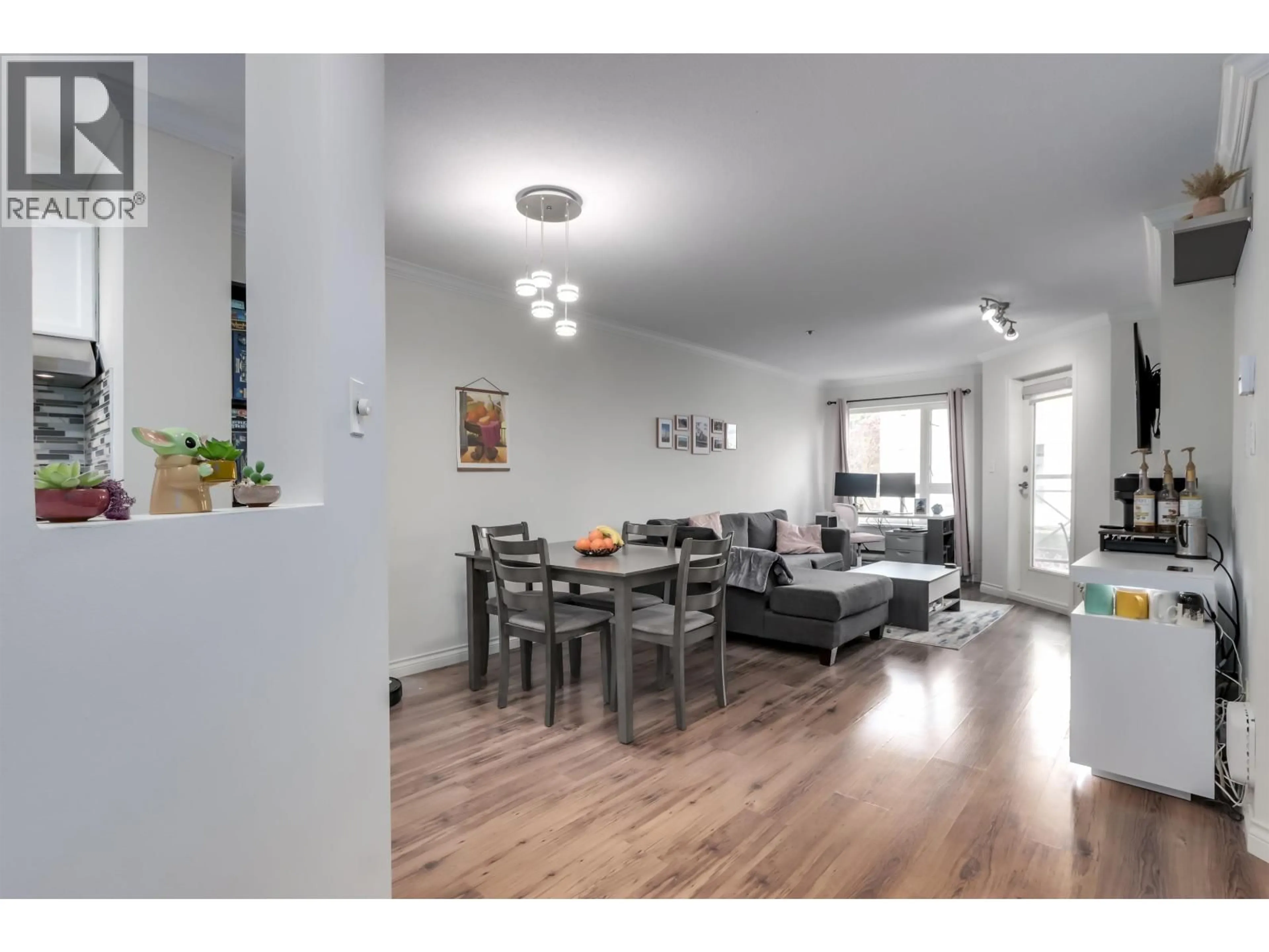 Living room with furniture, wood/laminate floor for 202 - 2335 WHYTE AVENUE, Port Coquitlam British Columbia V3C2A3