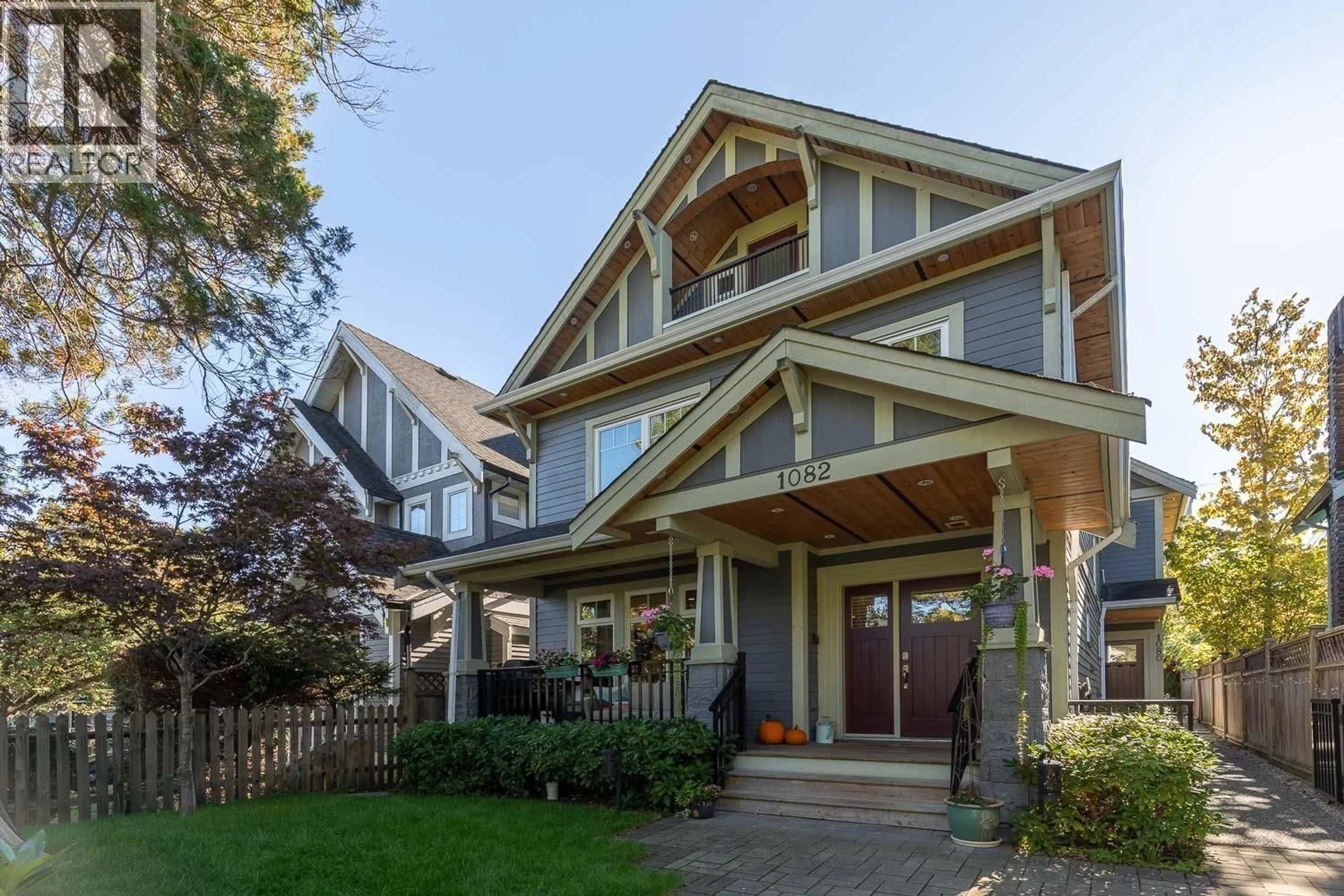 Home with vinyl exterior material, street for 1082 10TH AVENUE, Vancouver British Columbia V5T2B5