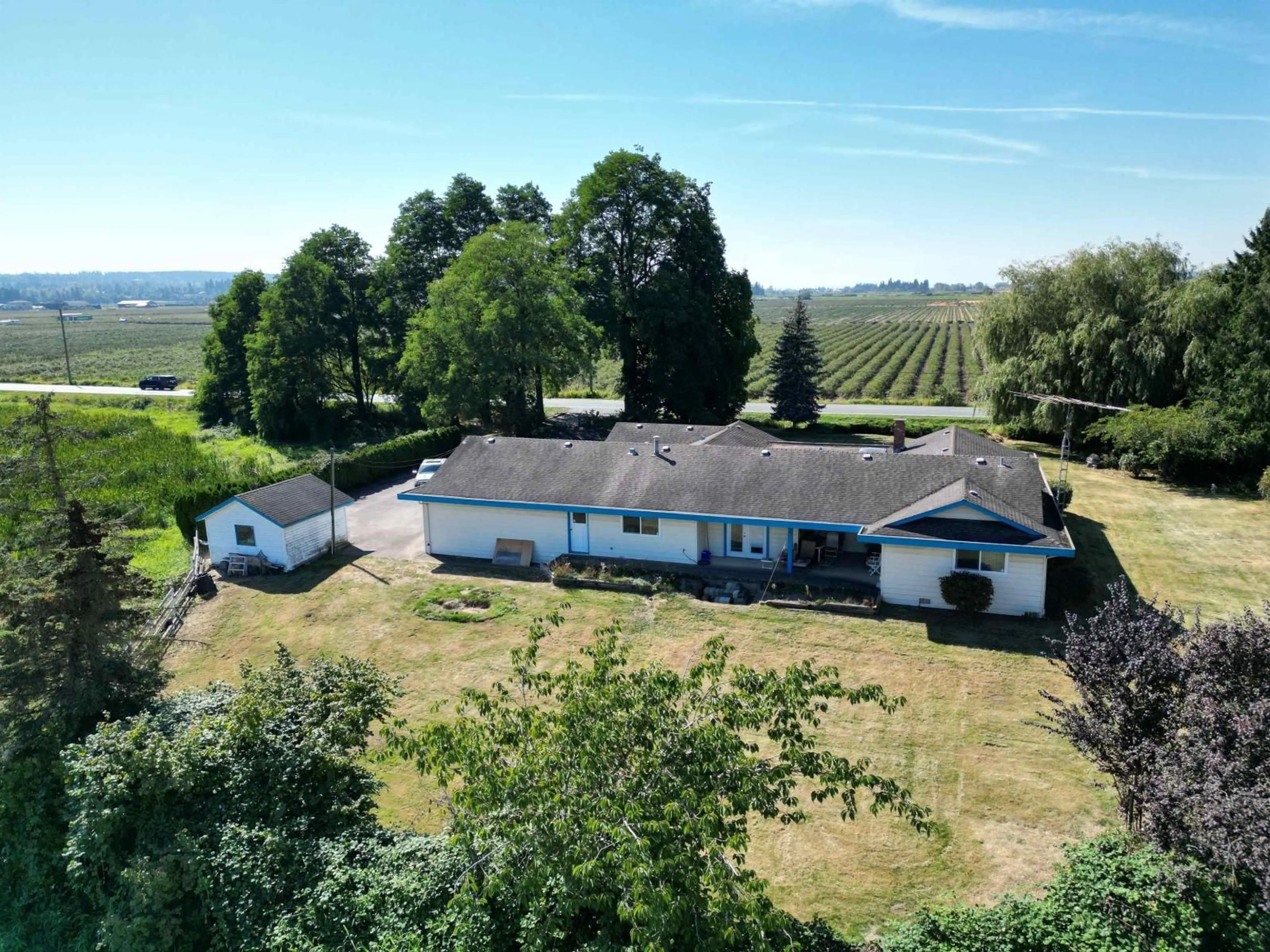 A pic from outside/outdoor area/front of a property/back of a property/a pic from drone, mountain view for 4444 168, Surrey British Columbia V3Z1E3