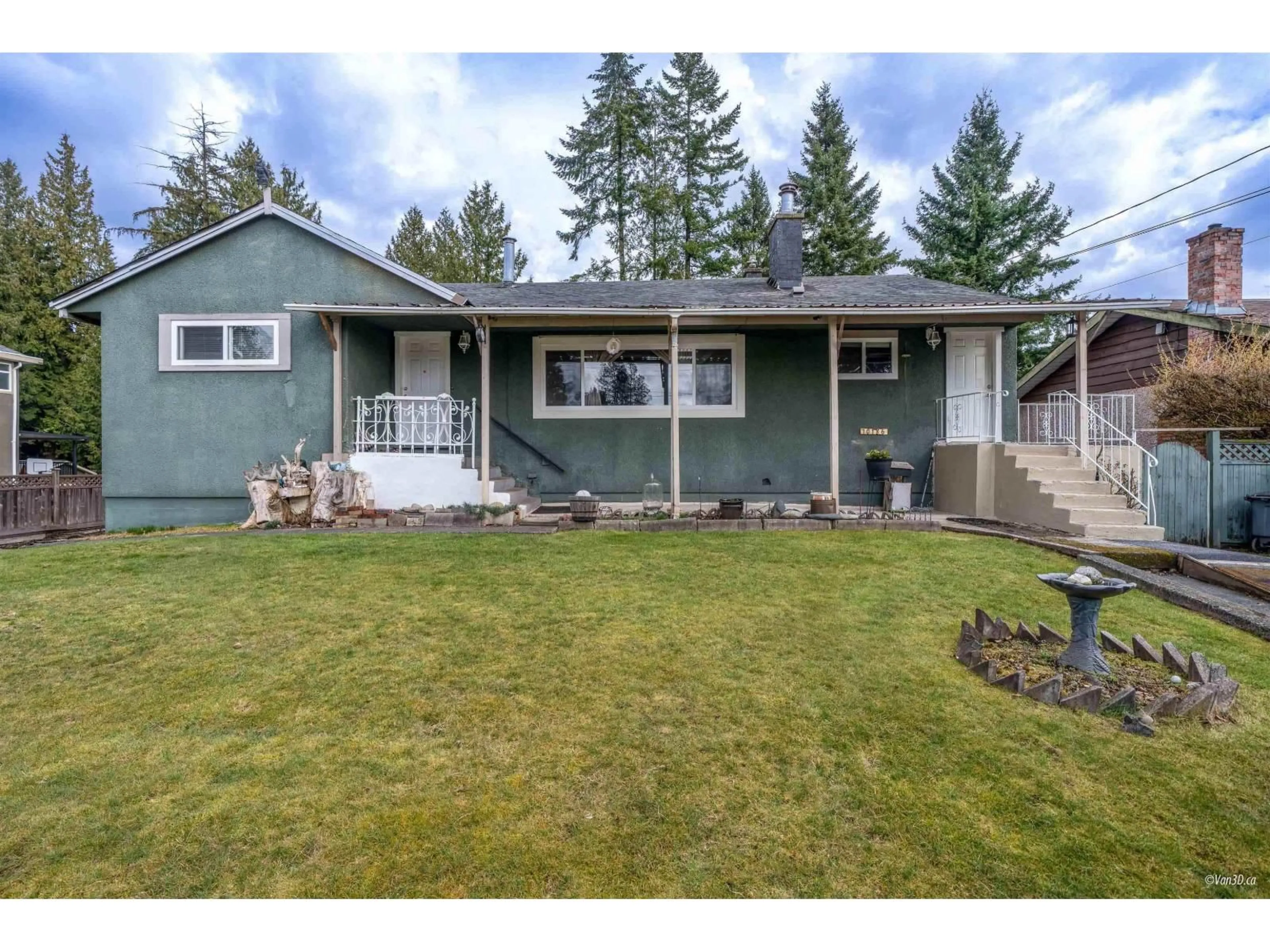 Home with vinyl exterior material, street for 10186 144A, Surrey British Columbia V3R3P8
