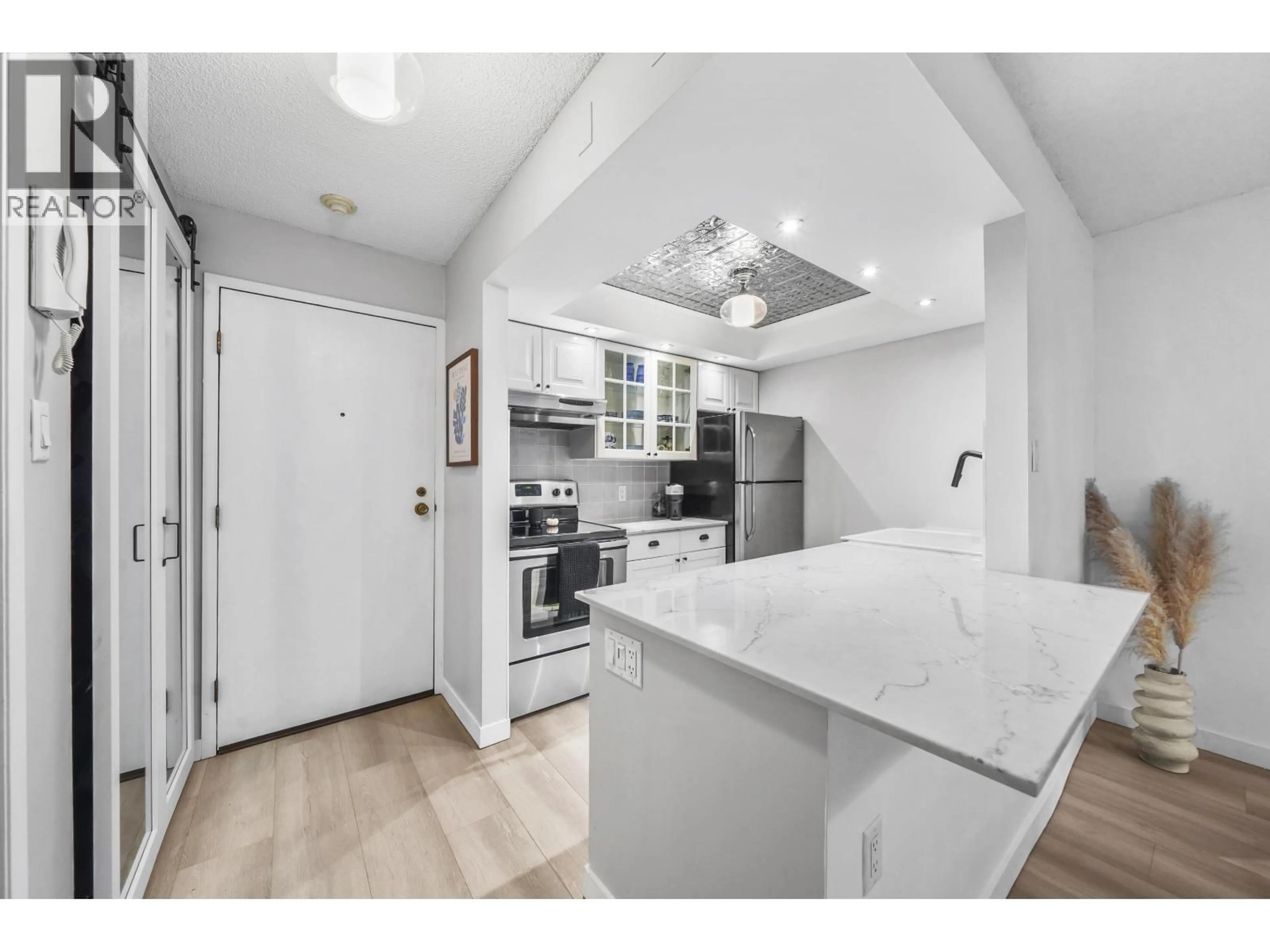 Open concept kitchen, unknown for 101 - 210 2ND STREET, North Vancouver British Columbia V7M1C6