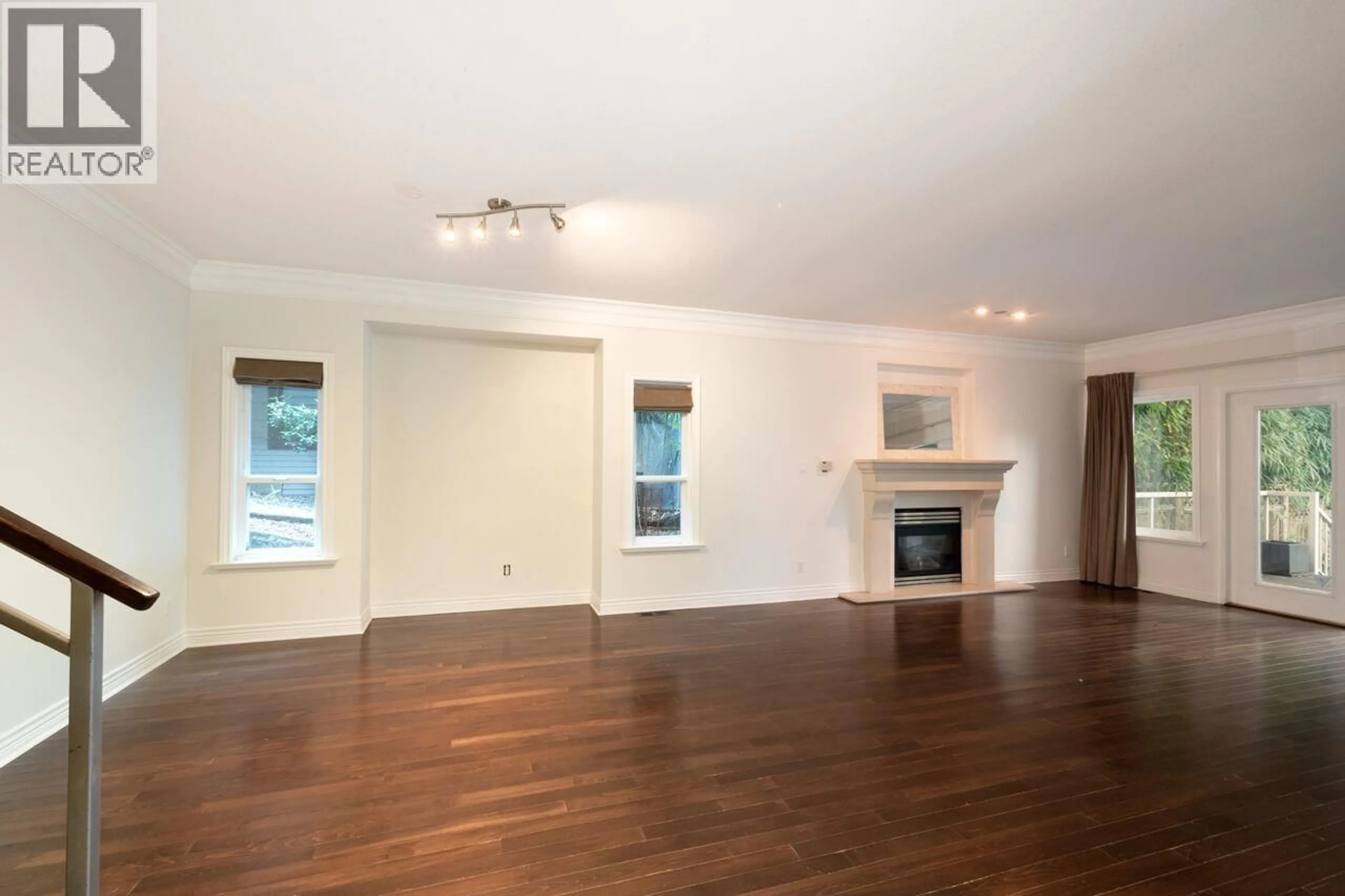 A pic of a room for 338 DOLLARTON HIGHWAY, North Vancouver British Columbia V7G1N1