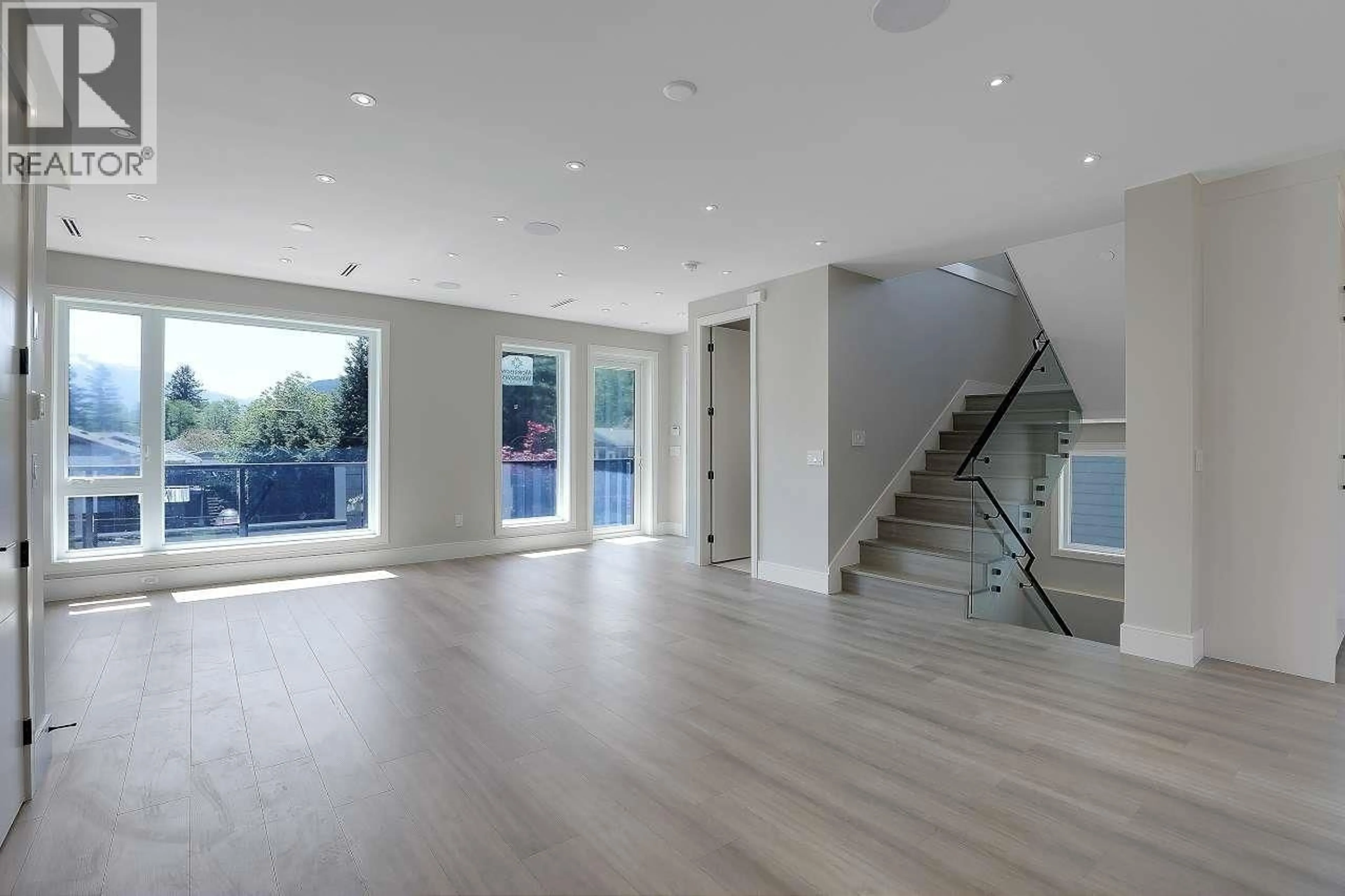 Indoor foyer for 1137 AXEN ROAD, Squamish British Columbia V0N1H0