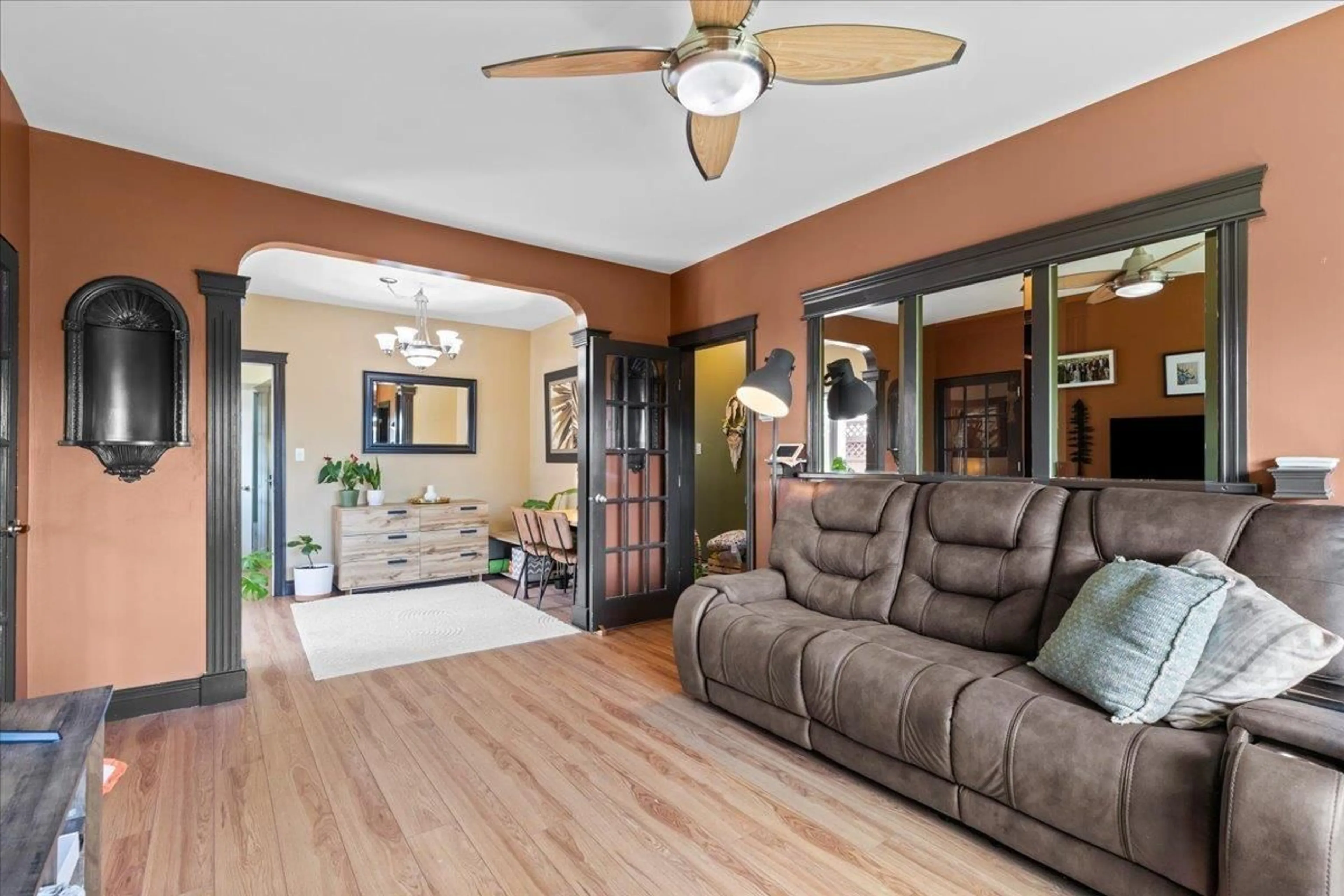 Living room with furniture, unknown for 33345 3RD, Mission British Columbia V2V1P1