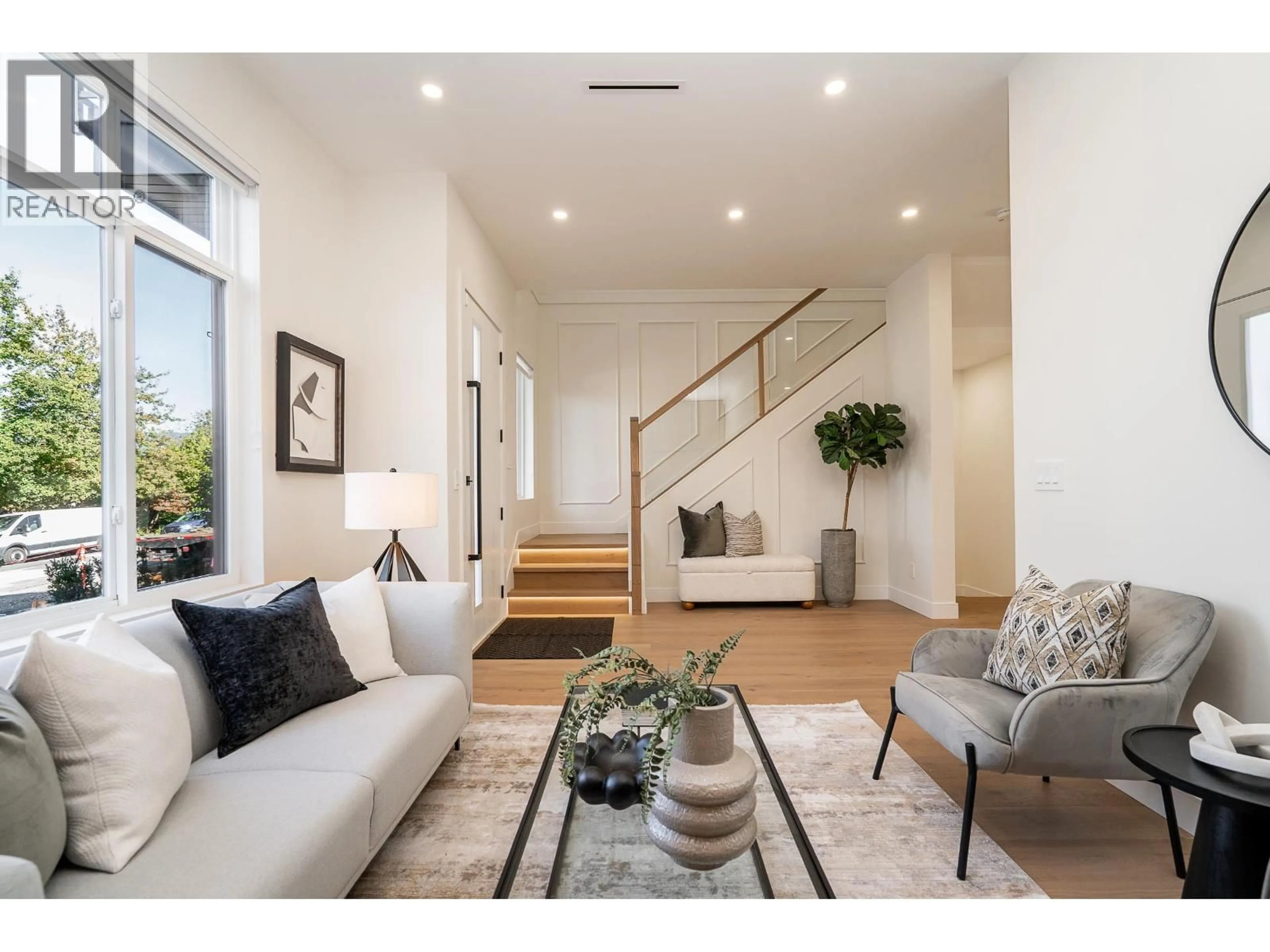 Living room with furniture, unknown for 2715 HENRY STREET, Port Moody British Columbia V3H2J8