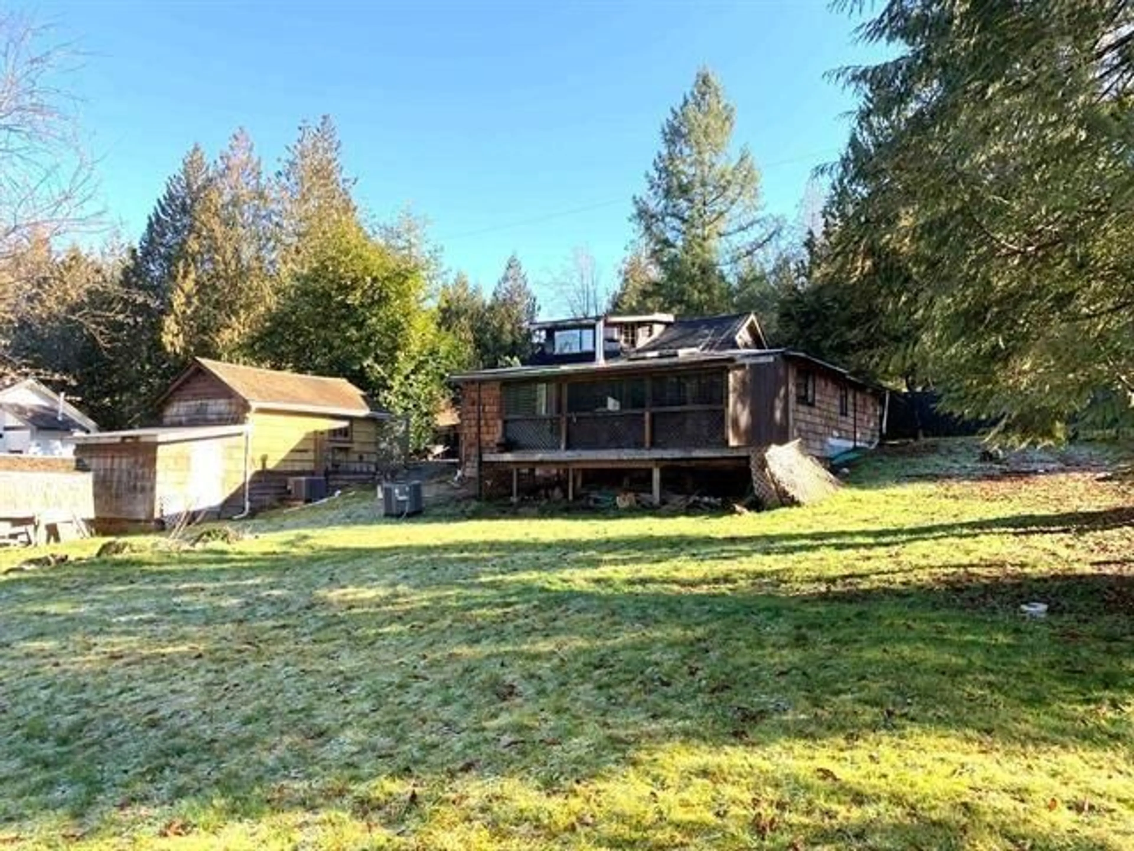 A pic from outside/outdoor area/front of a property/back of a property/a pic from drone, unknown for 10053 WOLFE, Mission British Columbia V4S1G7
