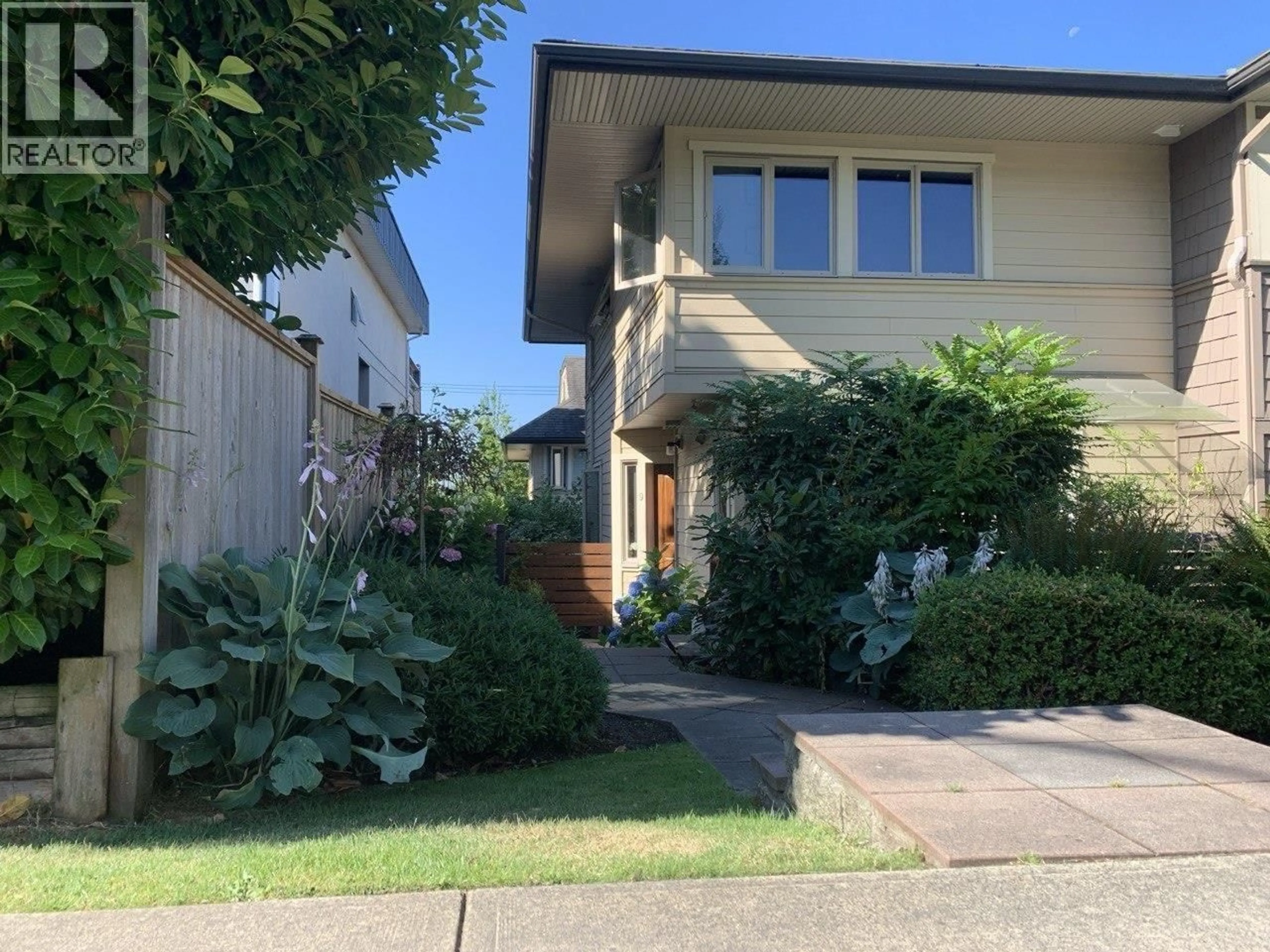 A pic from outside/outdoor area/front of a property/back of a property/a pic from drone, street for 9 - 215 4TH STREET, North Vancouver British Columbia V7L1J1