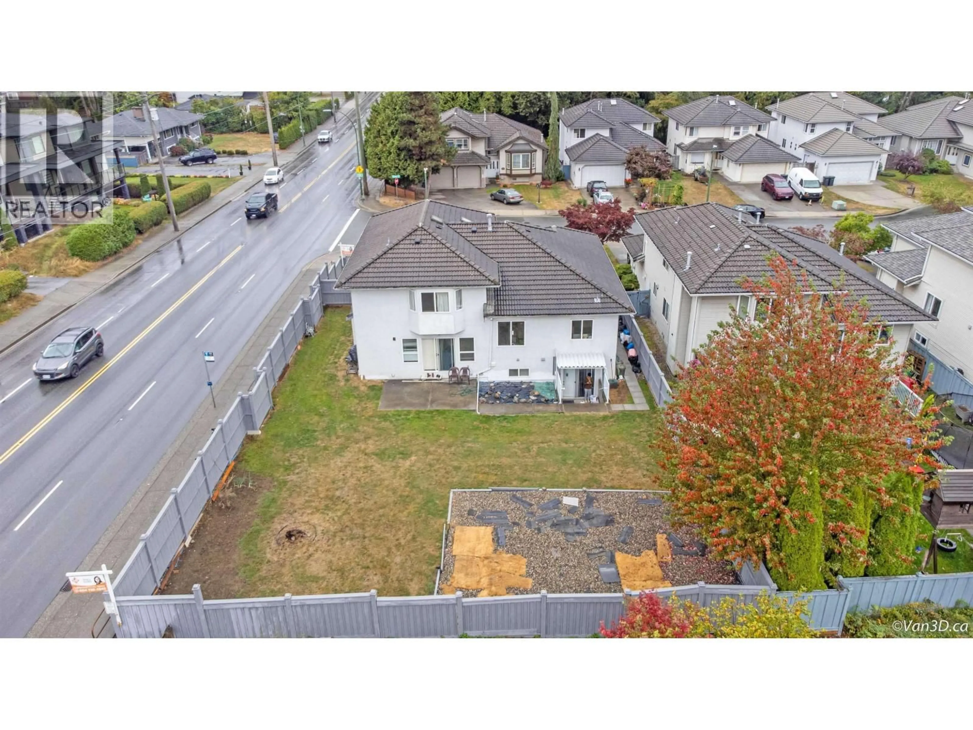 A pic from outside/outdoor area/front of a property/back of a property/a pic from drone, street for 801 FOWLER COURT, Coquitlam British Columbia V3J7X2