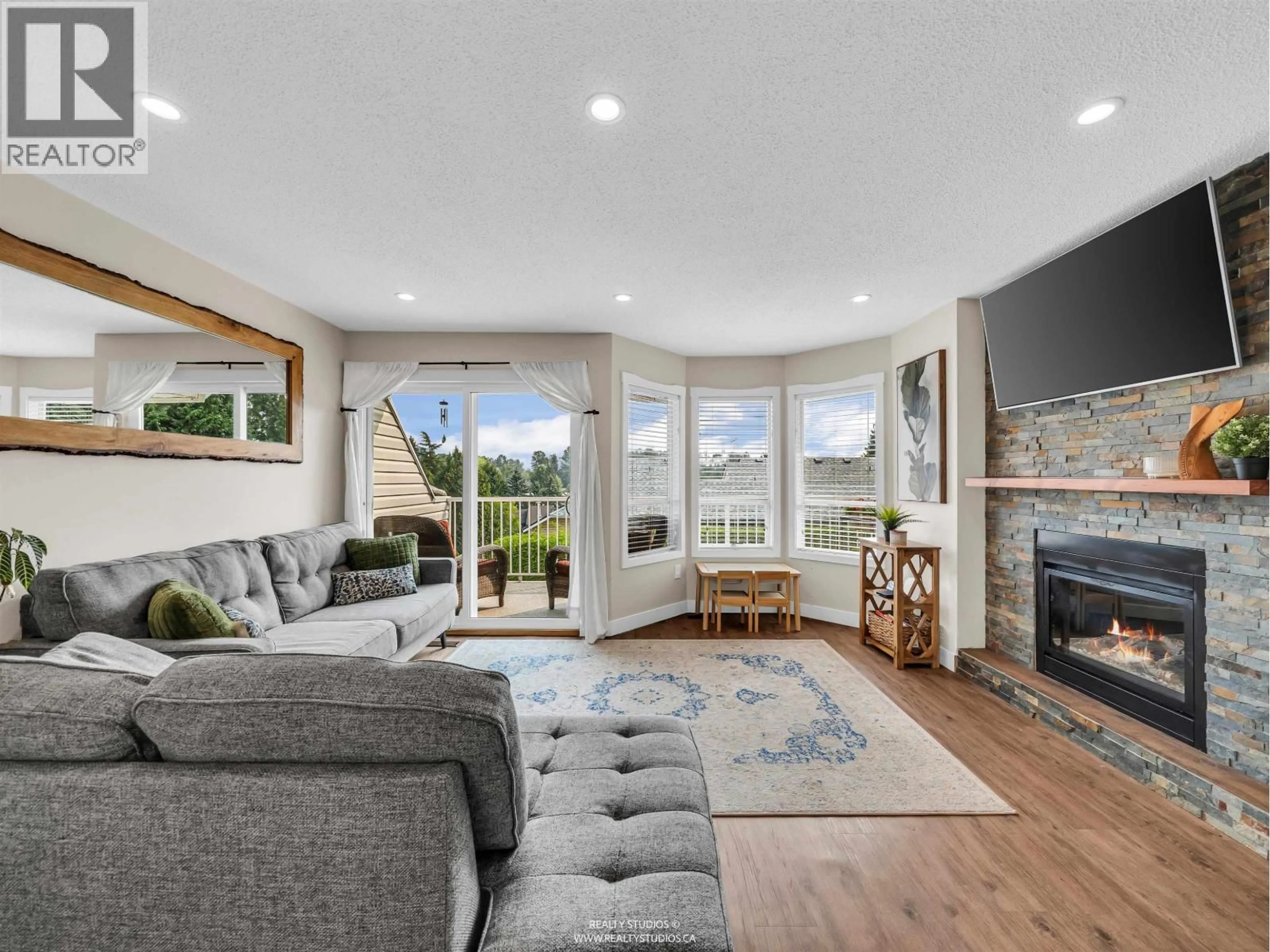 Living room with furniture, unknown for 405 - 1176 FALCON DRIVE, Coquitlam British Columbia V3E2N7