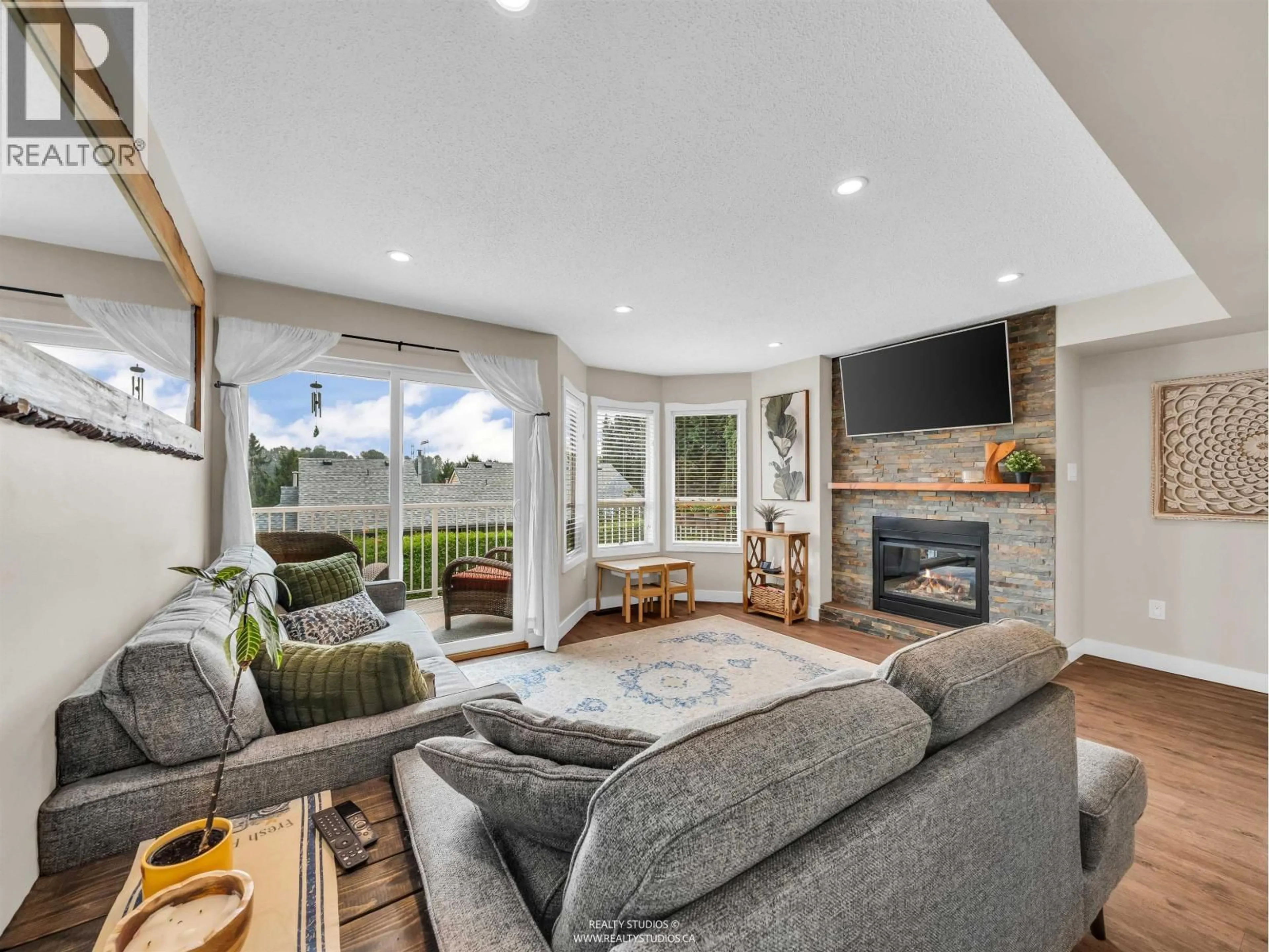 Living room with furniture, unknown for 405 - 1176 FALCON DRIVE, Coquitlam British Columbia V3E2N7