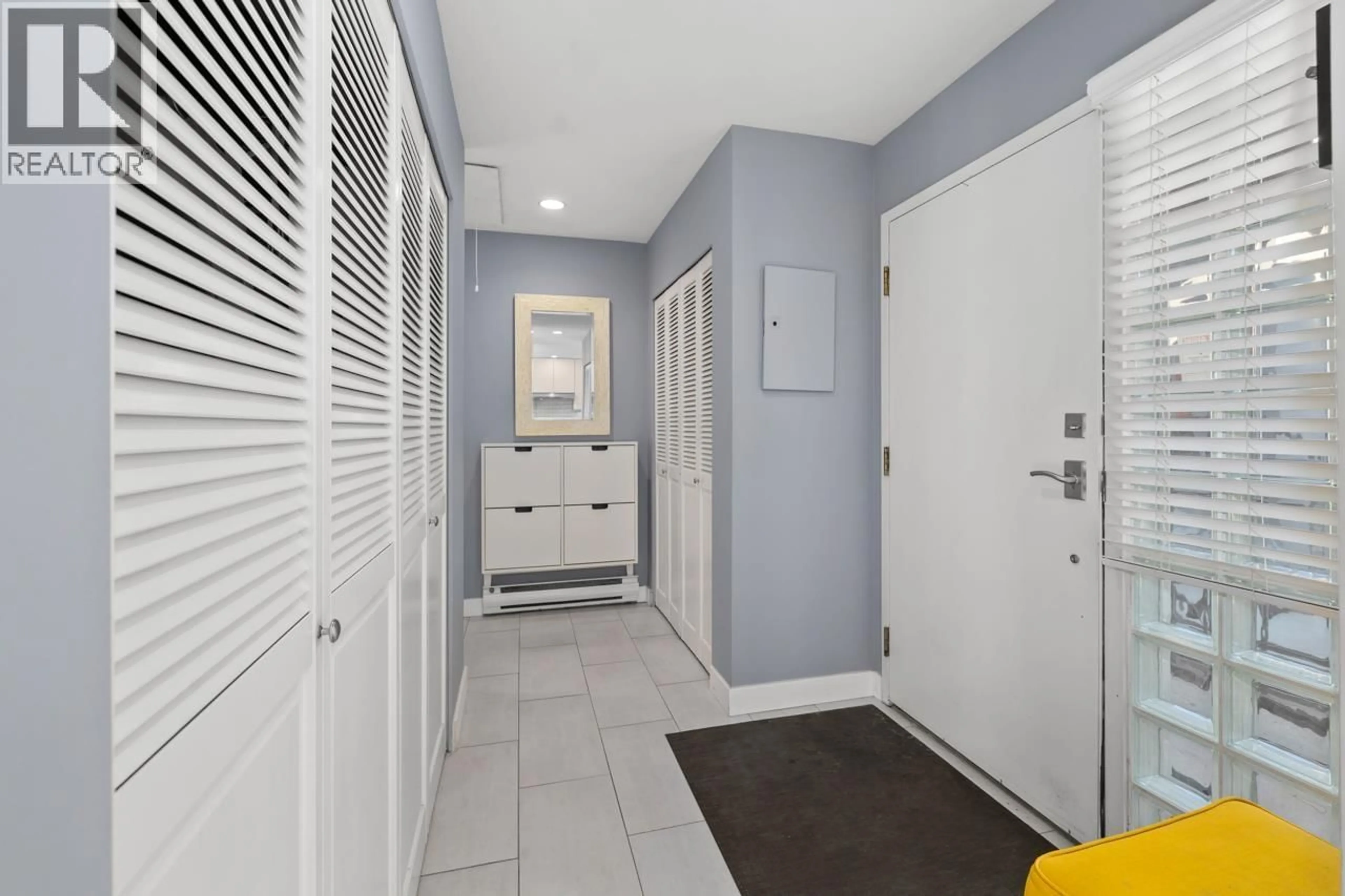 Indoor entryway for 6 - 2880 33RD AVENUE, Vancouver British Columbia V6N2G2