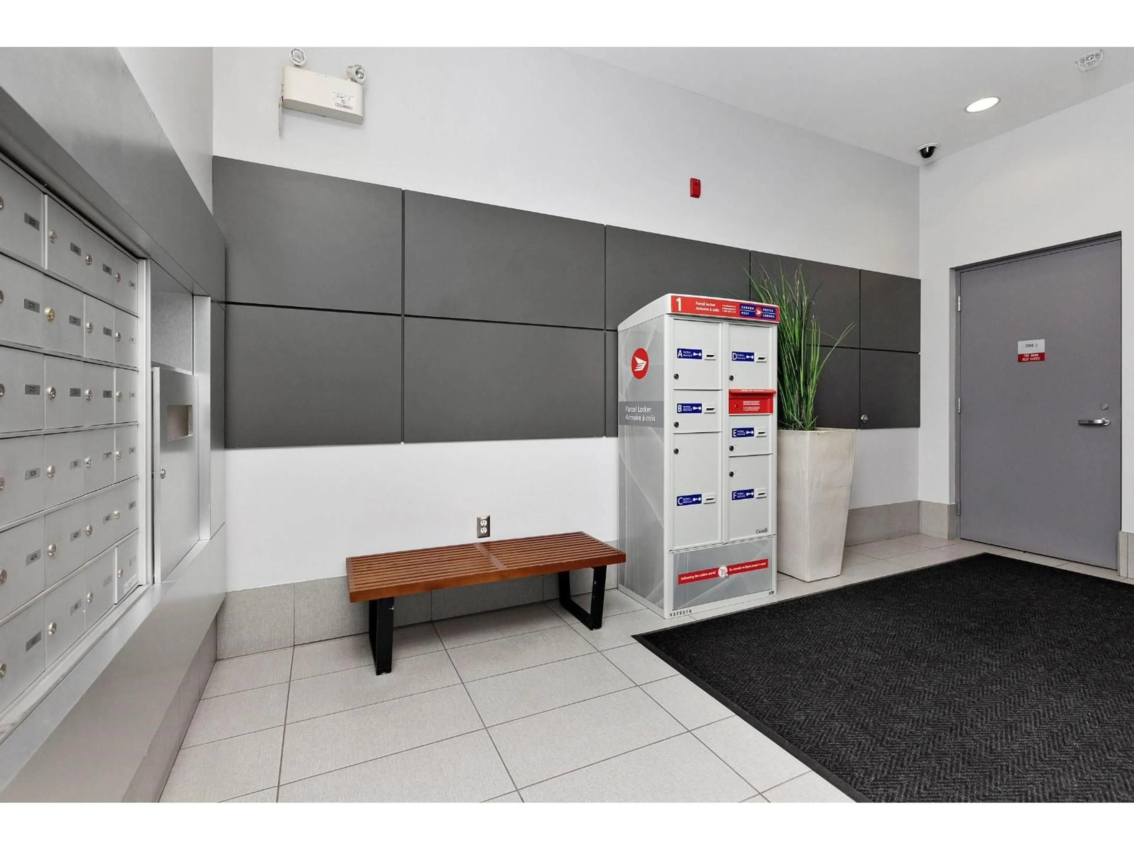 Indoor foyer for 311 - 15775 CROYDON, Surrey British Columbia V3Z2L6