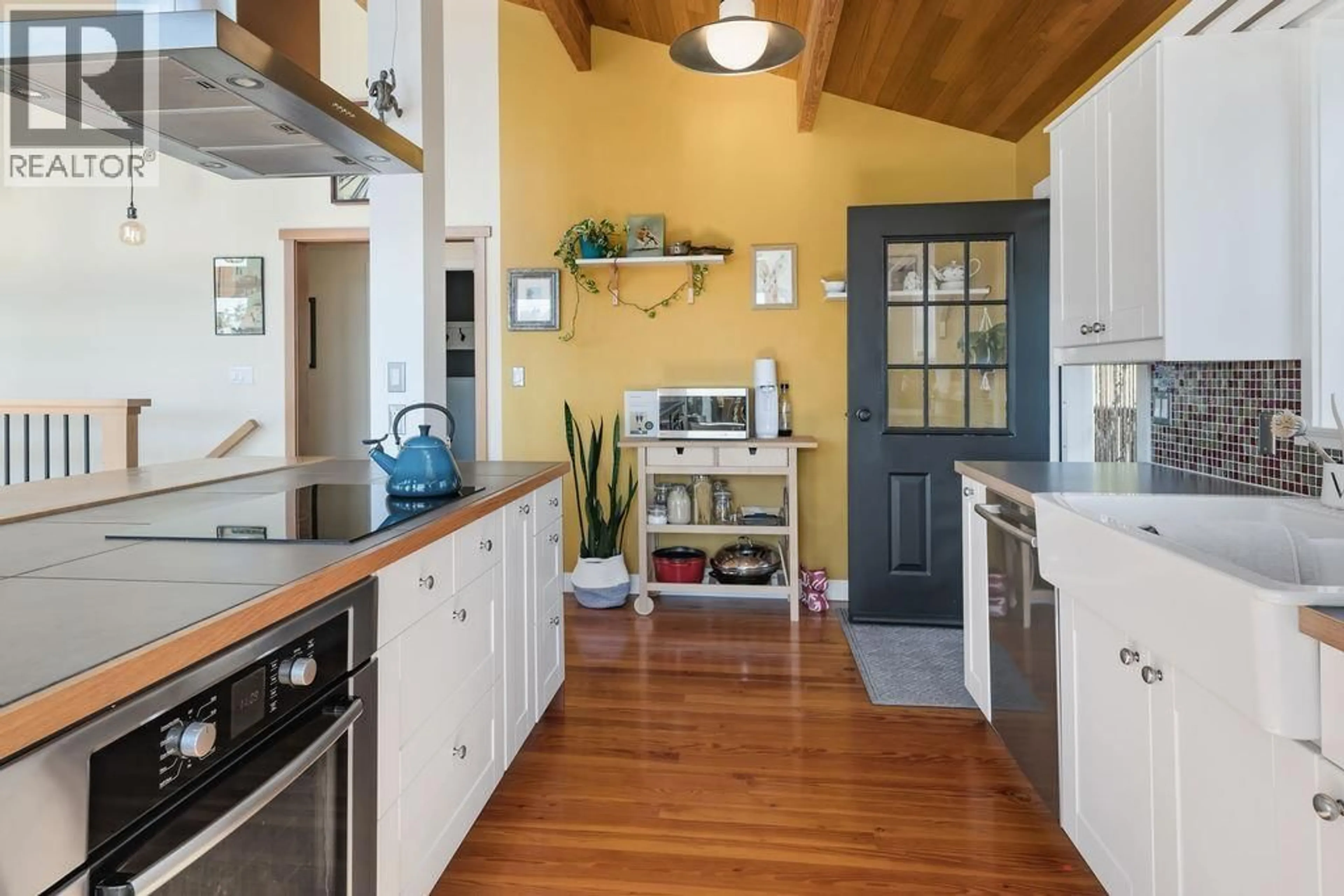 Open concept kitchen, ceramic/tile floor for 477 FLETCHER ROAD, Gibsons British Columbia V0N1V3