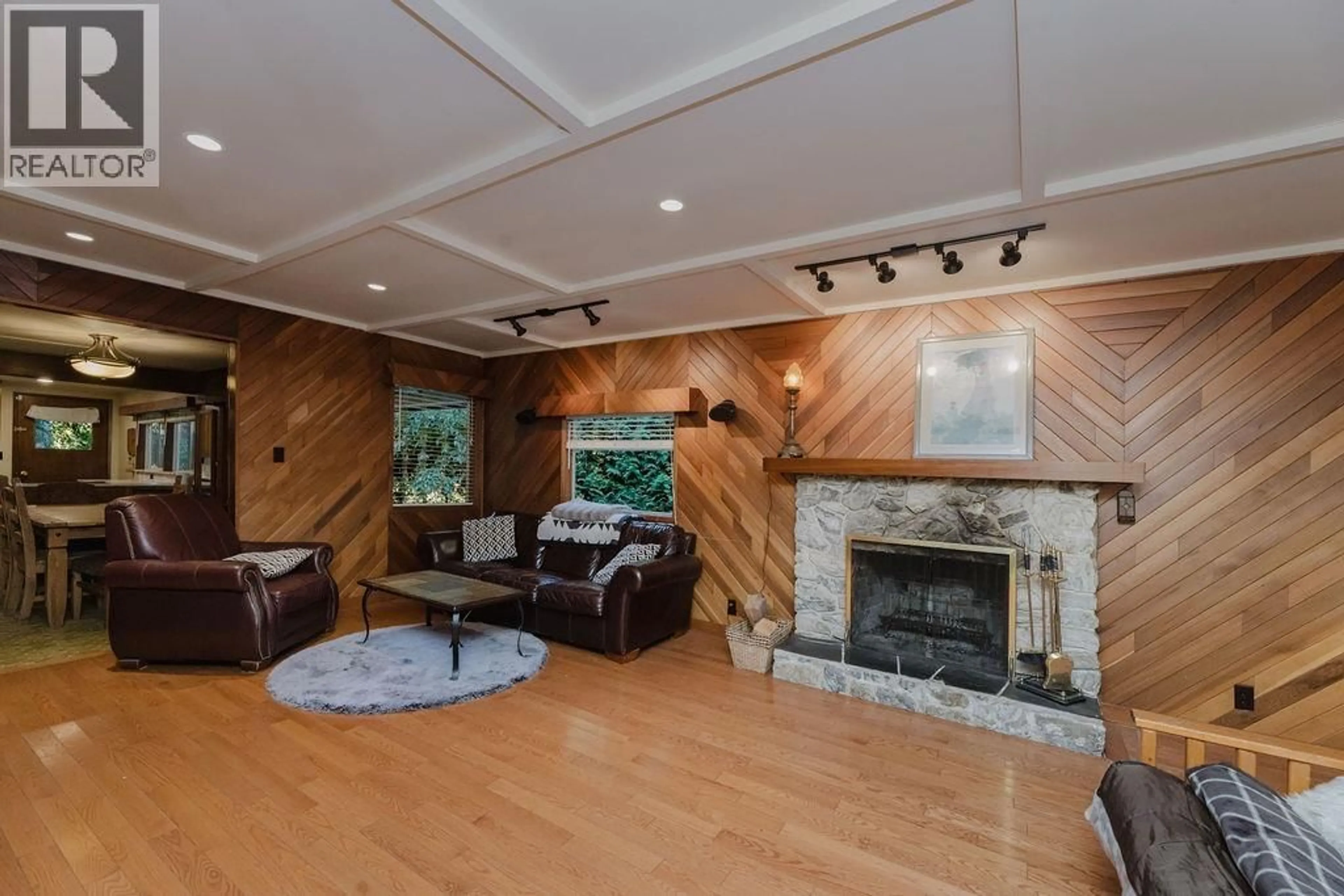 Living room with furniture, wood/laminate floor for 6252 SECHELT INLET ROAD, Sechelt British Columbia V7Z0L3
