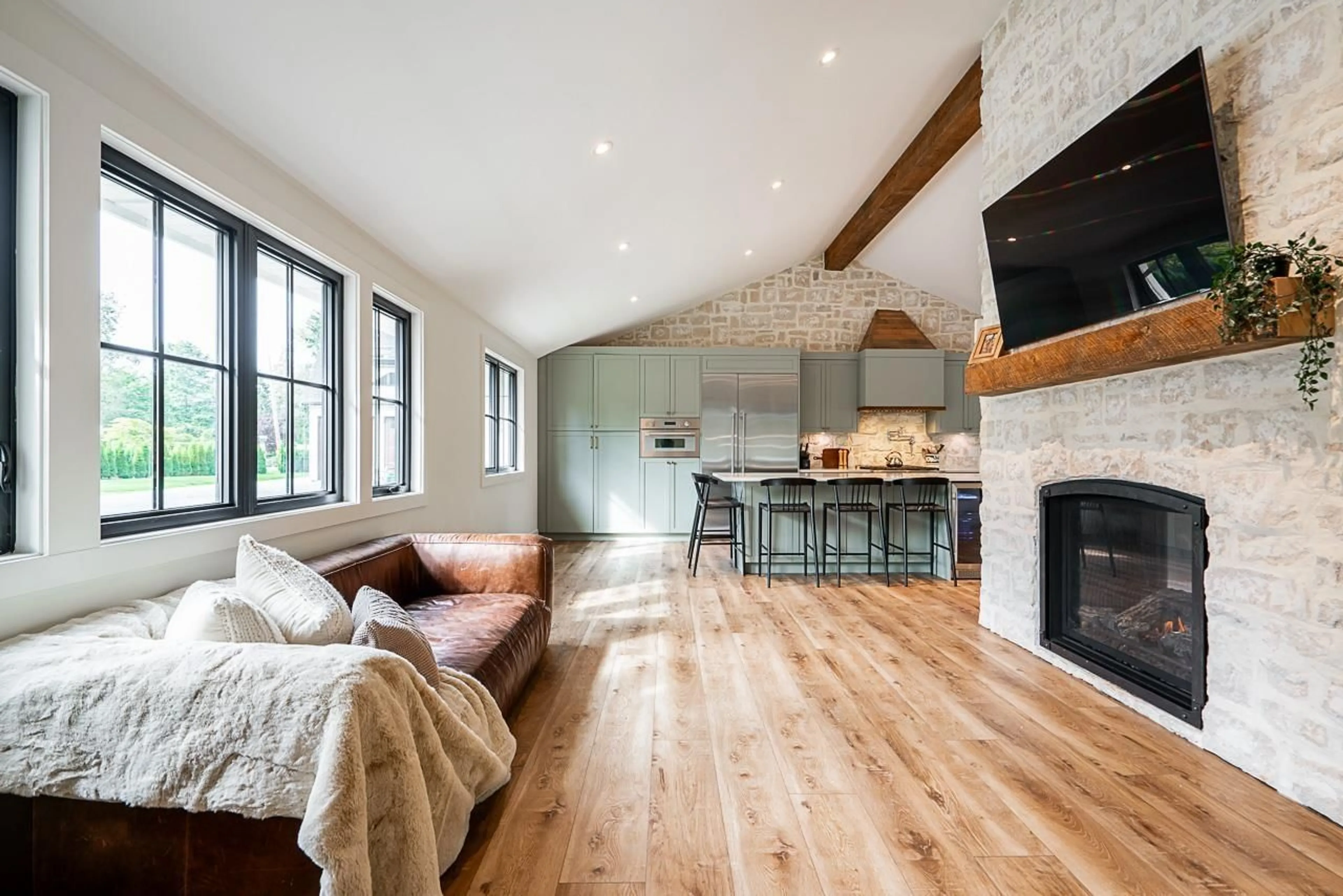 Open concept kitchen, wood/laminate floor for 4650 MARTINGALE, Langley British Columbia V2Z2L6