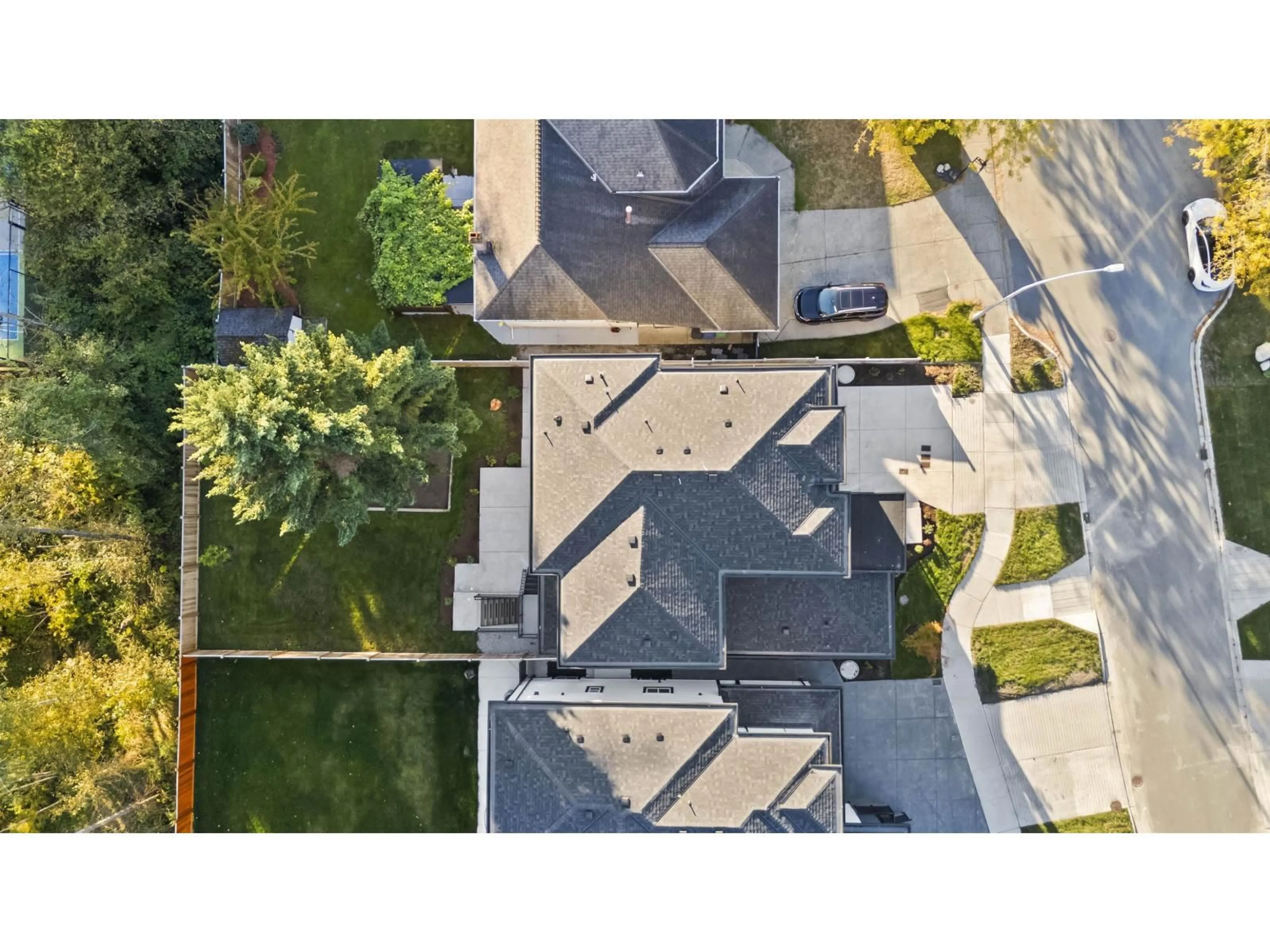 A pic from outside/outdoor area/front of a property/back of a property/a pic from drone, street for 16178 78, Surrey British Columbia V4N0X4