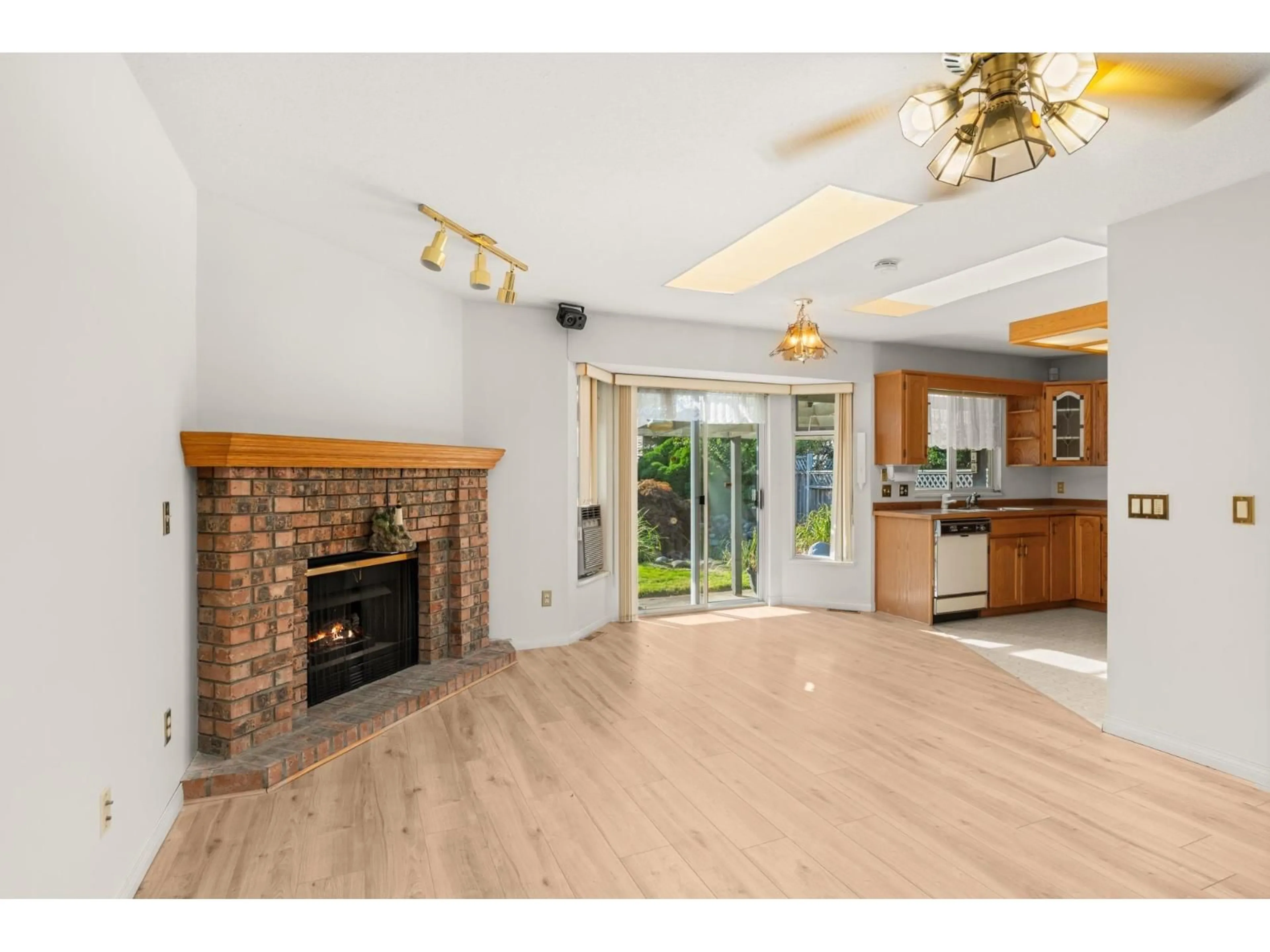 Open concept kitchen, unknown for 6065 186, Surrey British Columbia V3S7P5