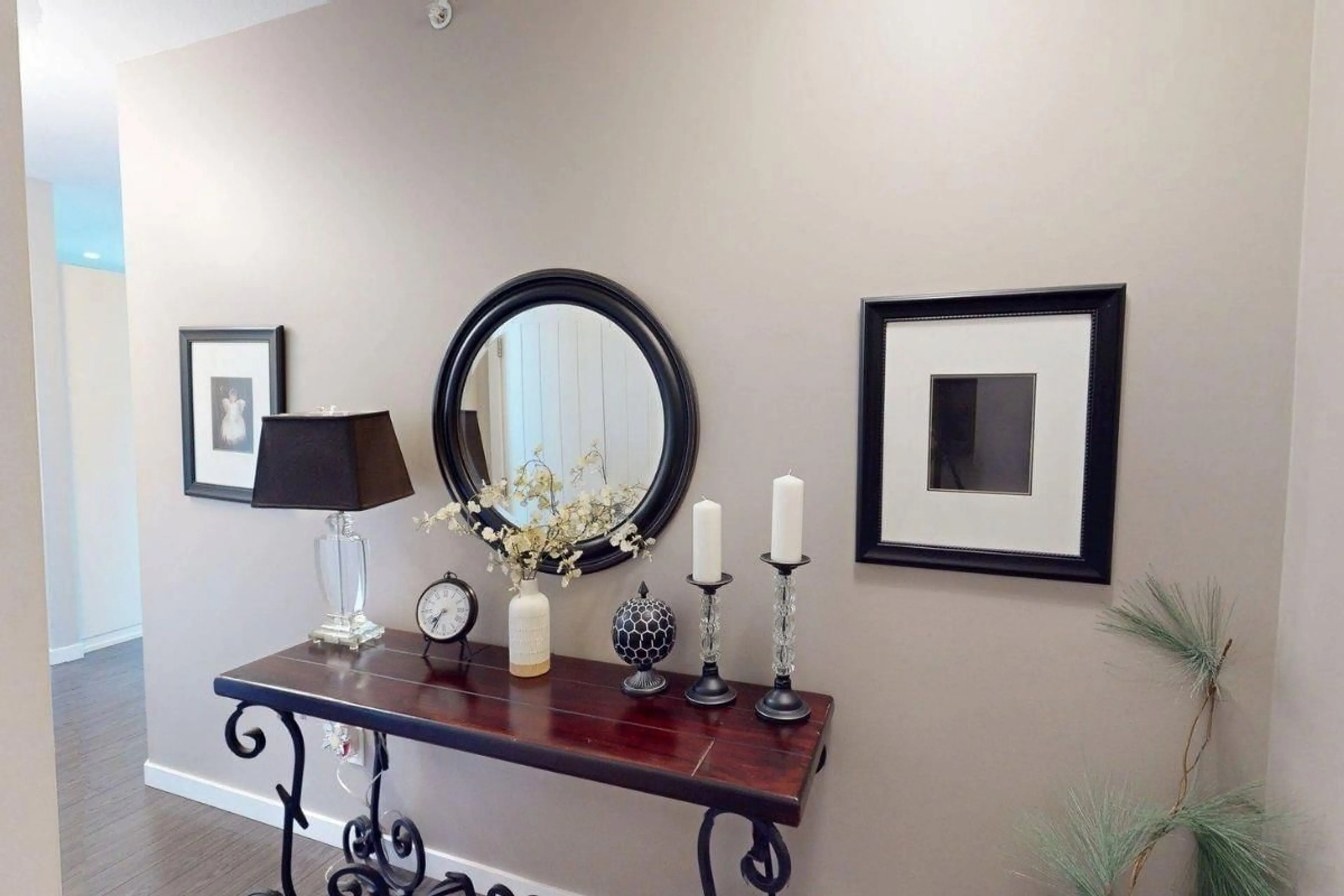 Indoor entryway for 507 - 2855 156, Surrey British Columbia V3Z3Y3