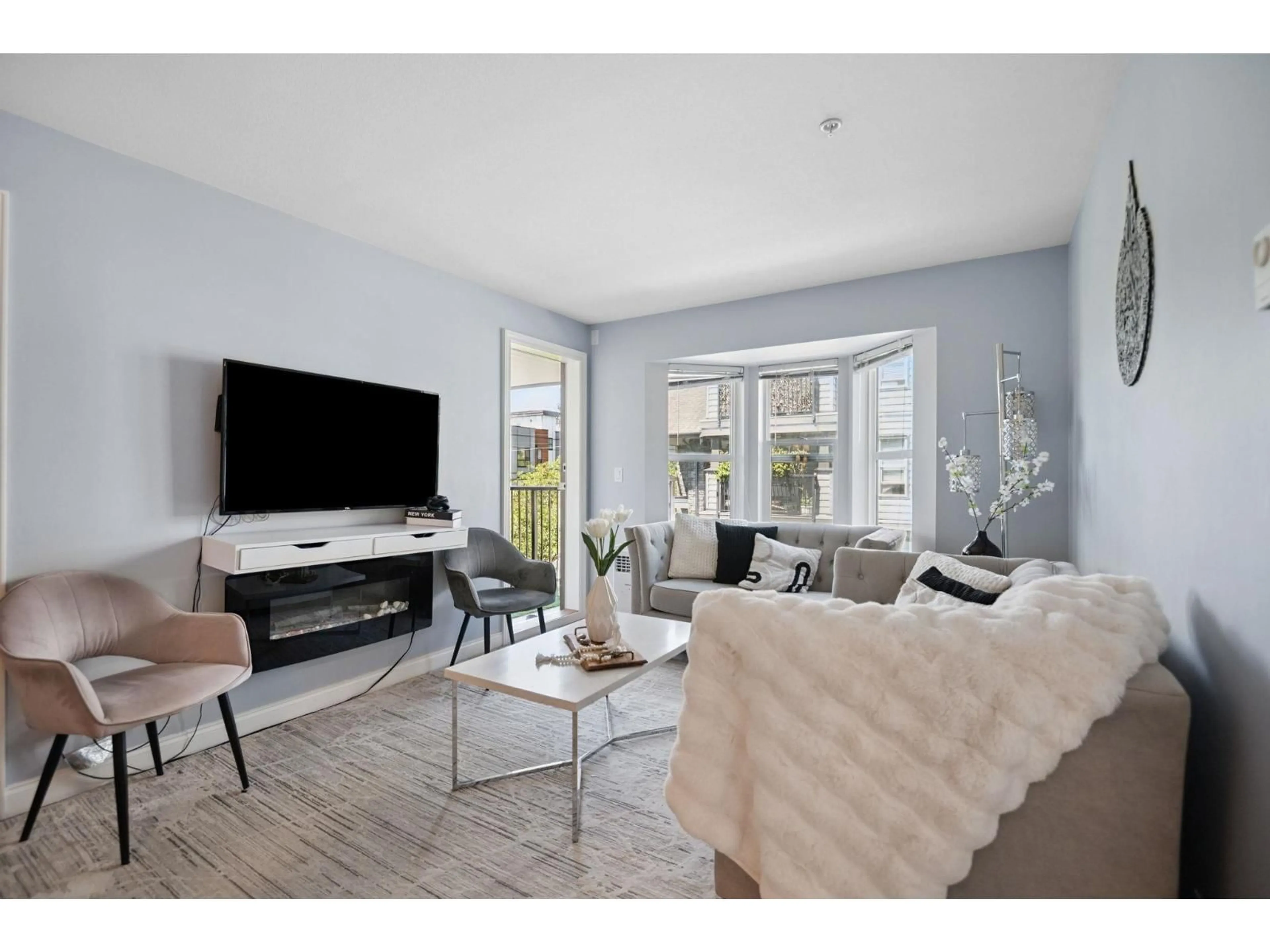 Living room with furniture, unknown for 211 - 5454 198, Langley British Columbia V3A1G2