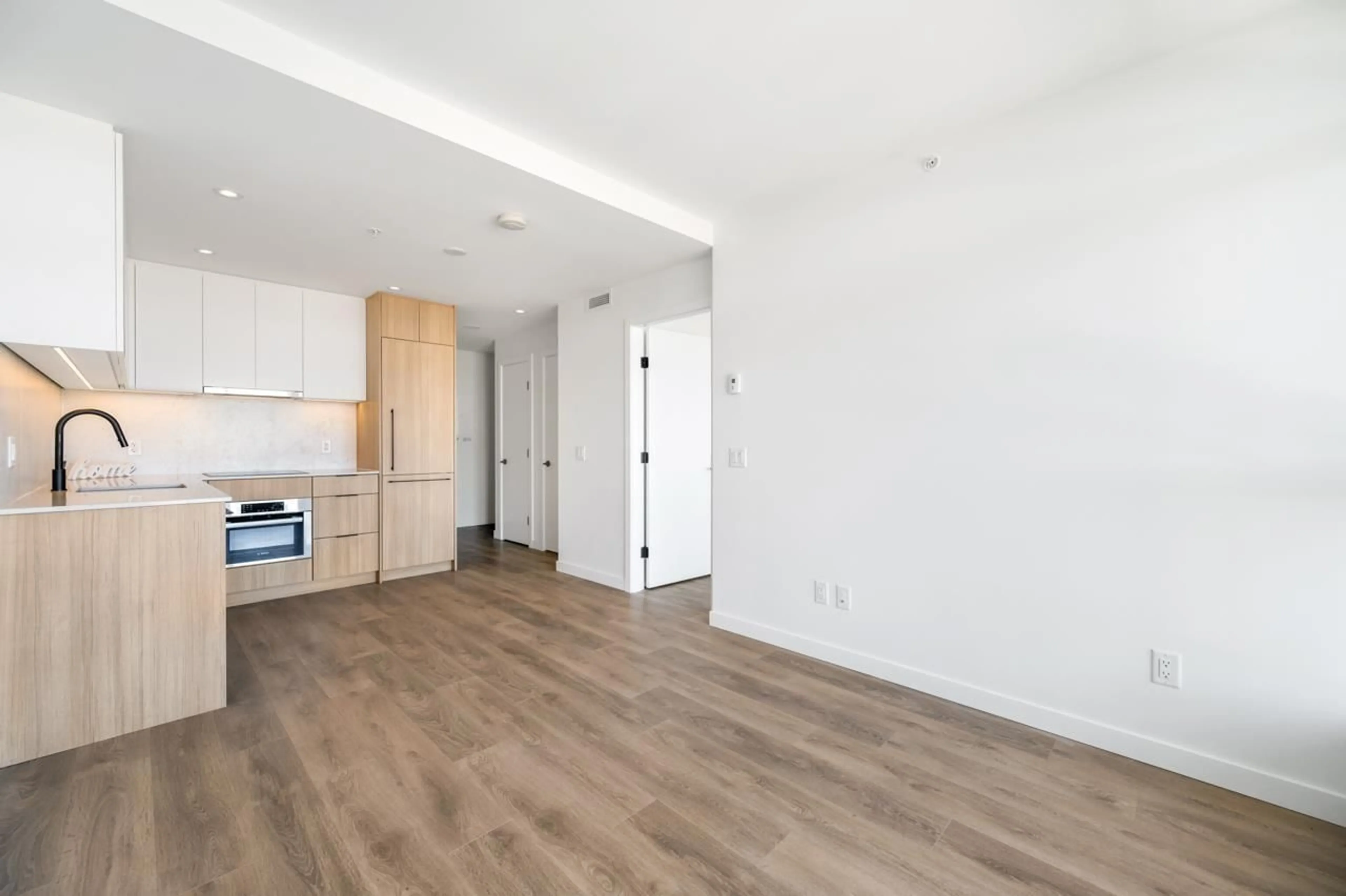 A pic of a room for 912 - 13685 102, Surrey British Columbia V3T1N7