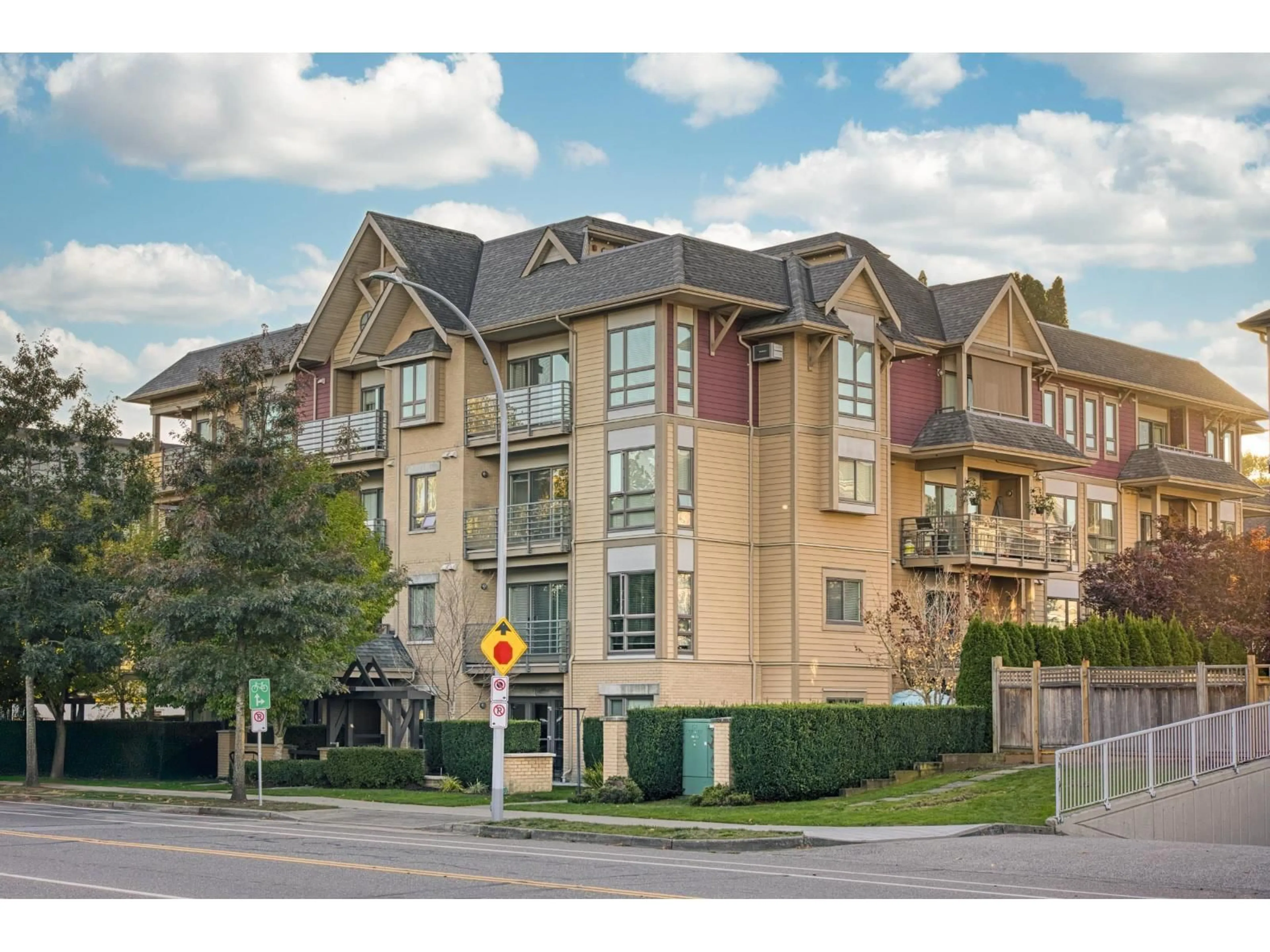 Unknown for 406 - 5811 177B, Surrey British Columbia V3S4J4
