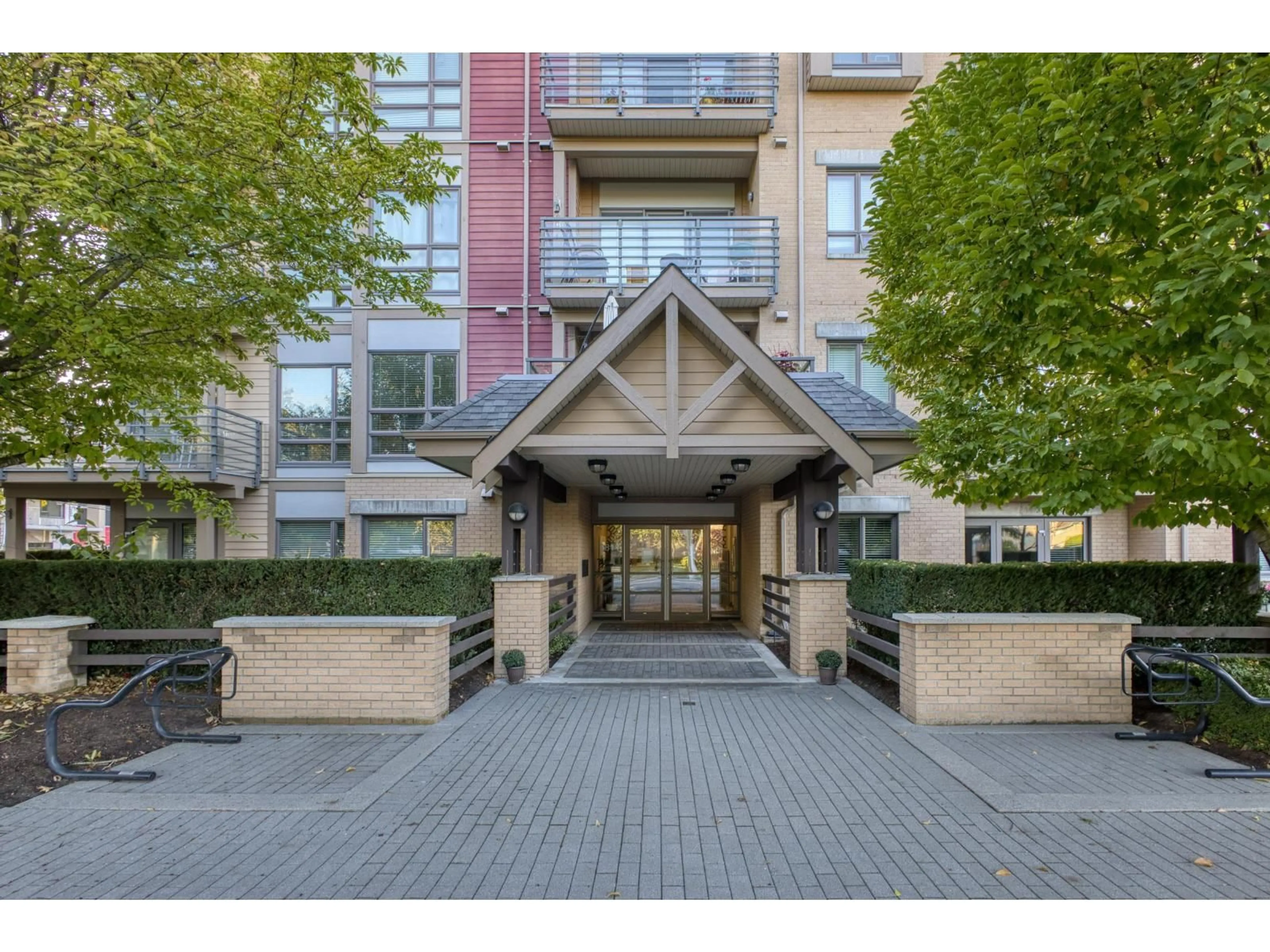 Indoor foyer for 406 - 5811 177B, Surrey British Columbia V3S4J4