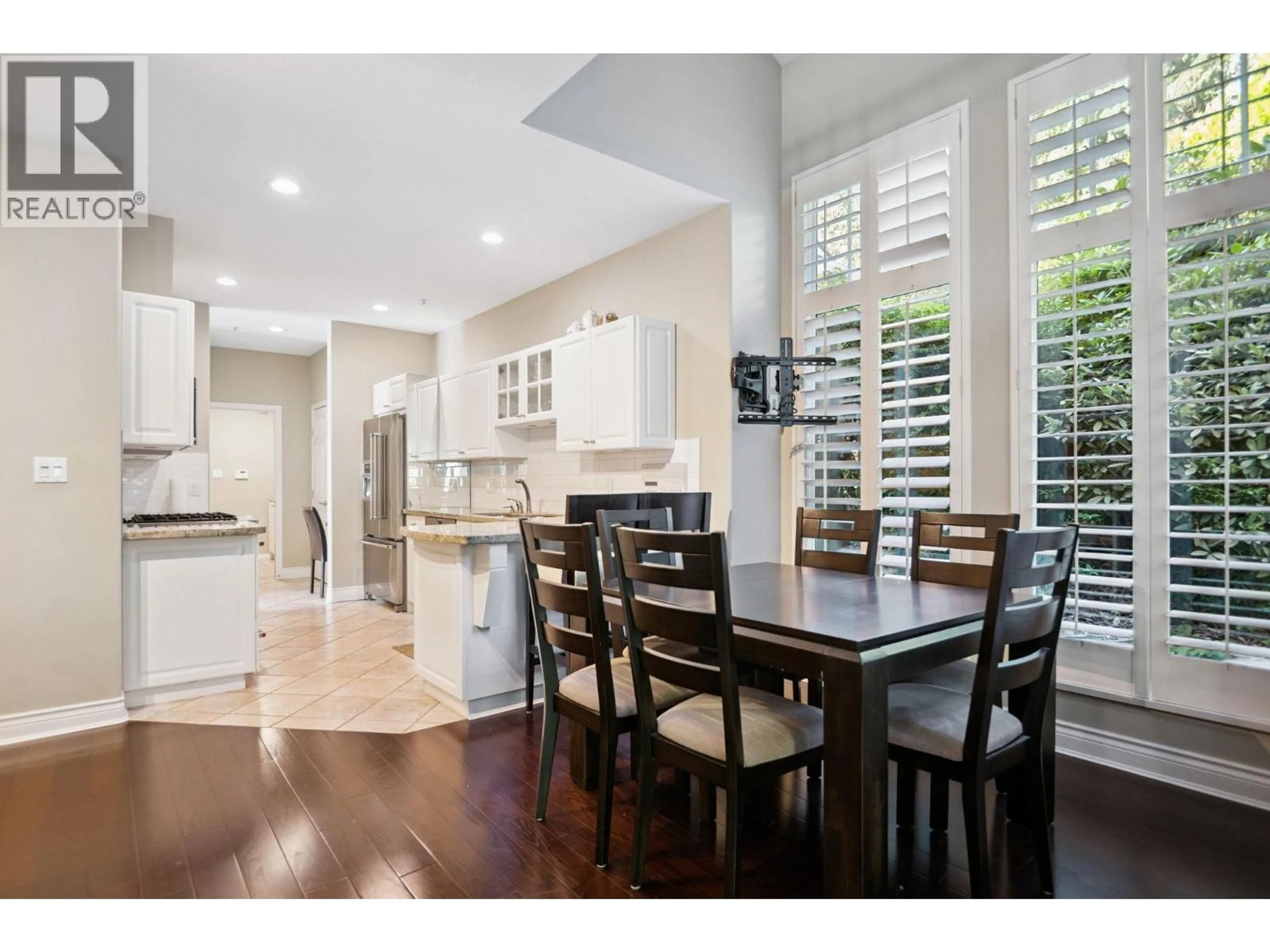 Open concept kitchen, wood/laminate floor for 1271 3RD STREET, West Vancouver British Columbia V7S1H8