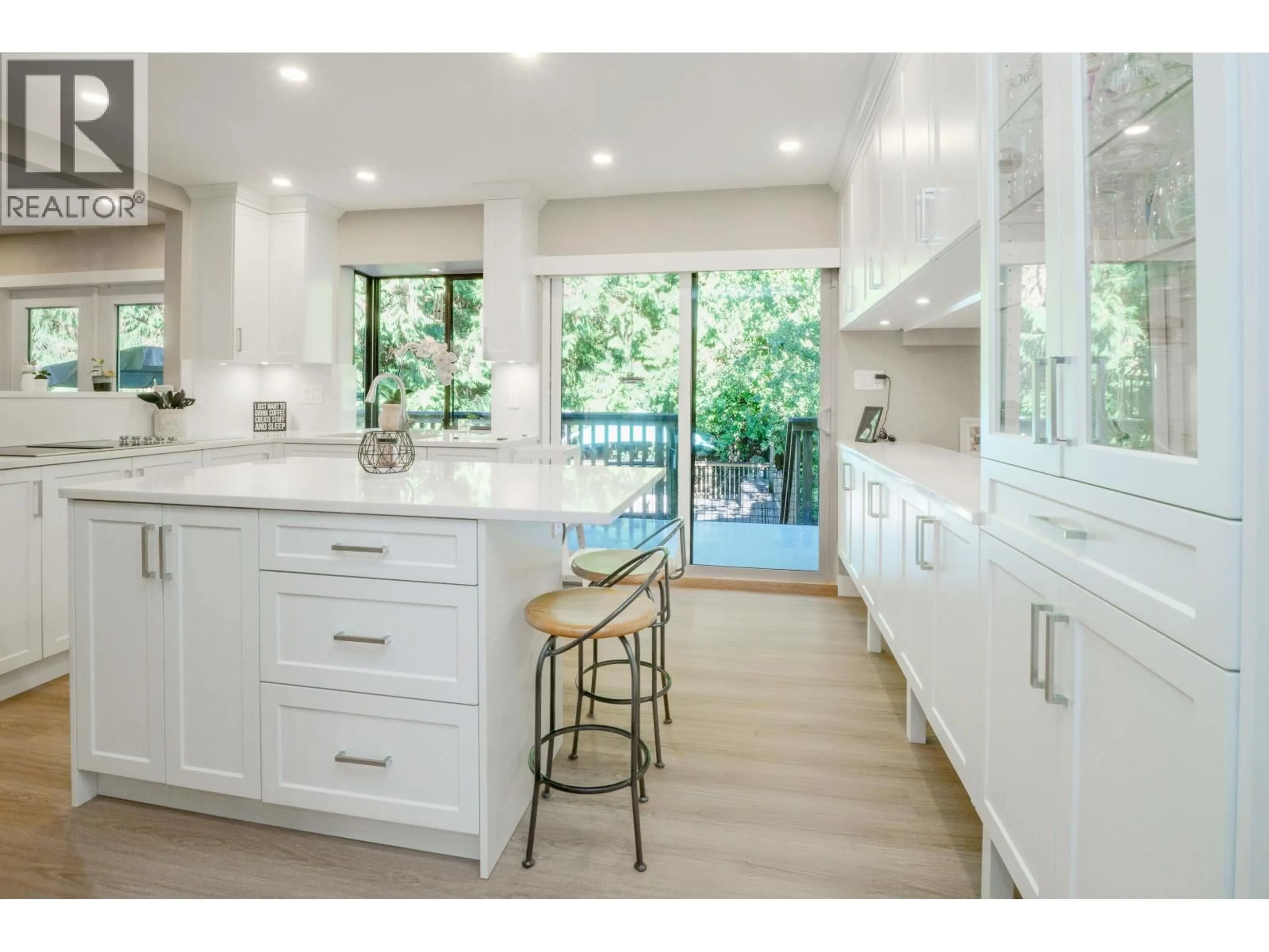 Contemporary kitchen, unknown for 2475 NORCREST COURT, Burnaby British Columbia V3J1C7