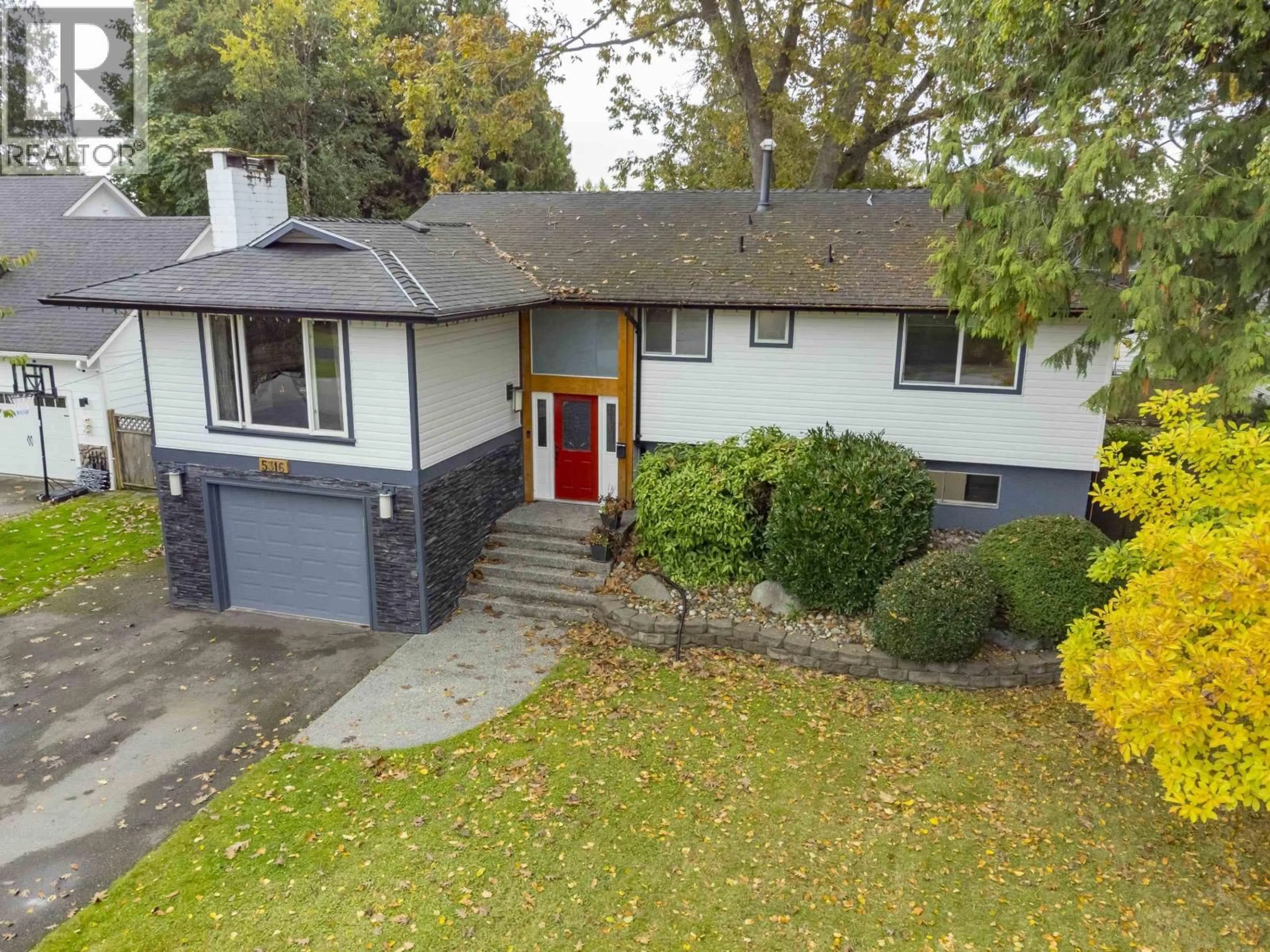 A pic from outside/outdoor area/front of a property/back of a property/a pic from drone, street for 5316 BELAIR DRIVE, Tsawwassen British Columbia V4M2E4