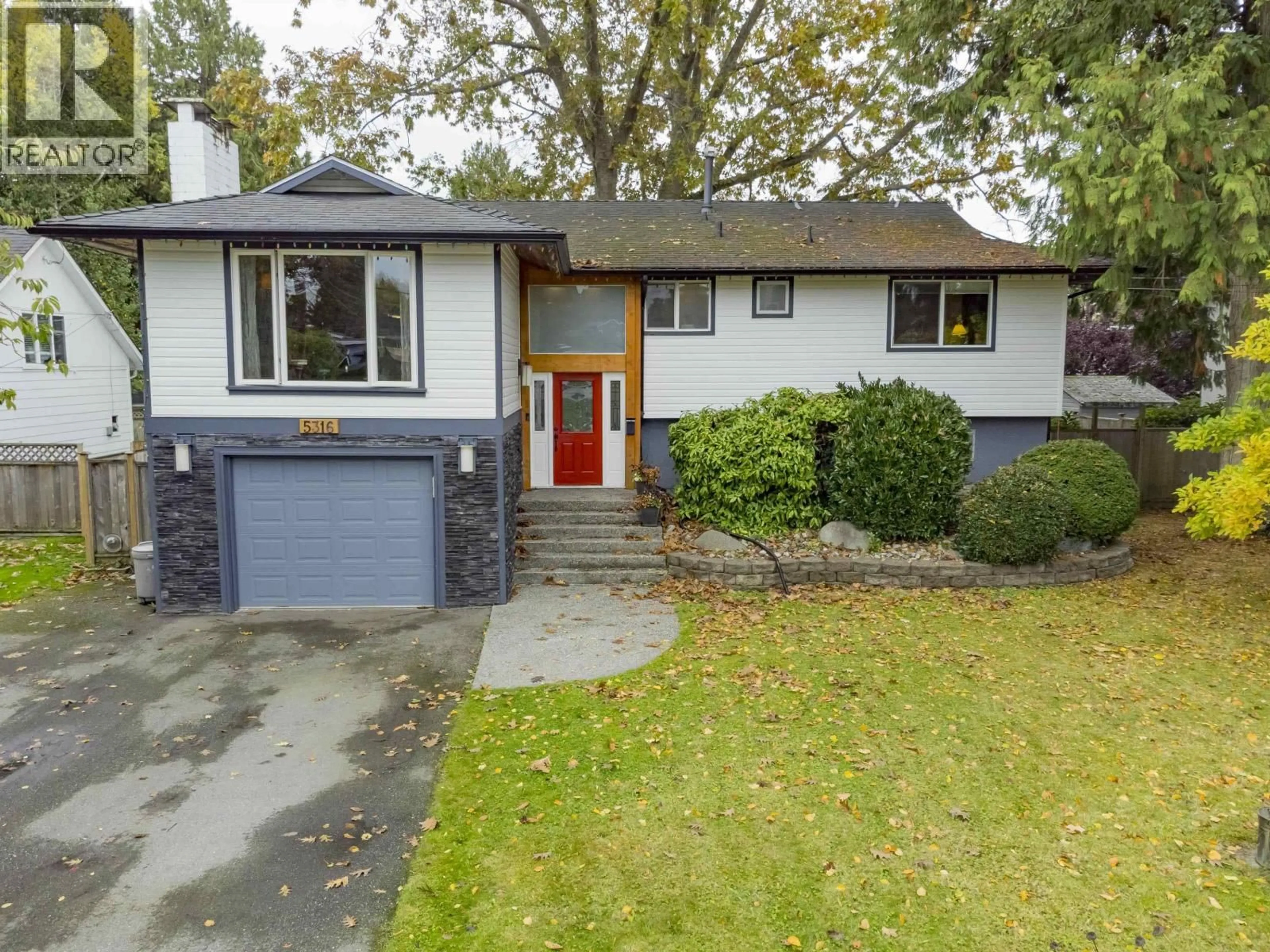 Home with vinyl exterior material, street for 5316 BELAIR DRIVE, Tsawwassen British Columbia V4M2E4