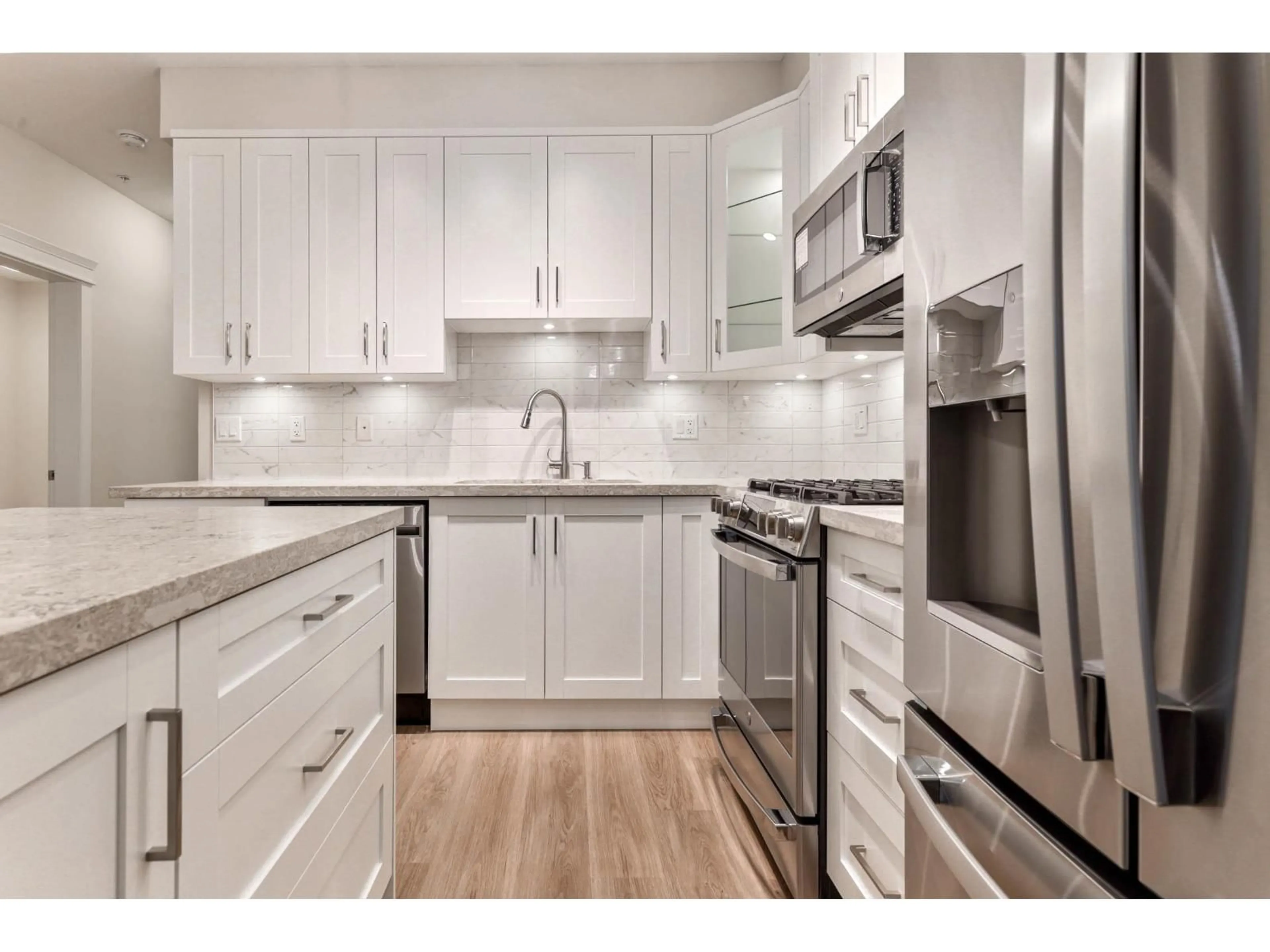 Standard kitchen, unknown for 207 - 20926 83 AVENUE, Langley British Columbia V0V0V0