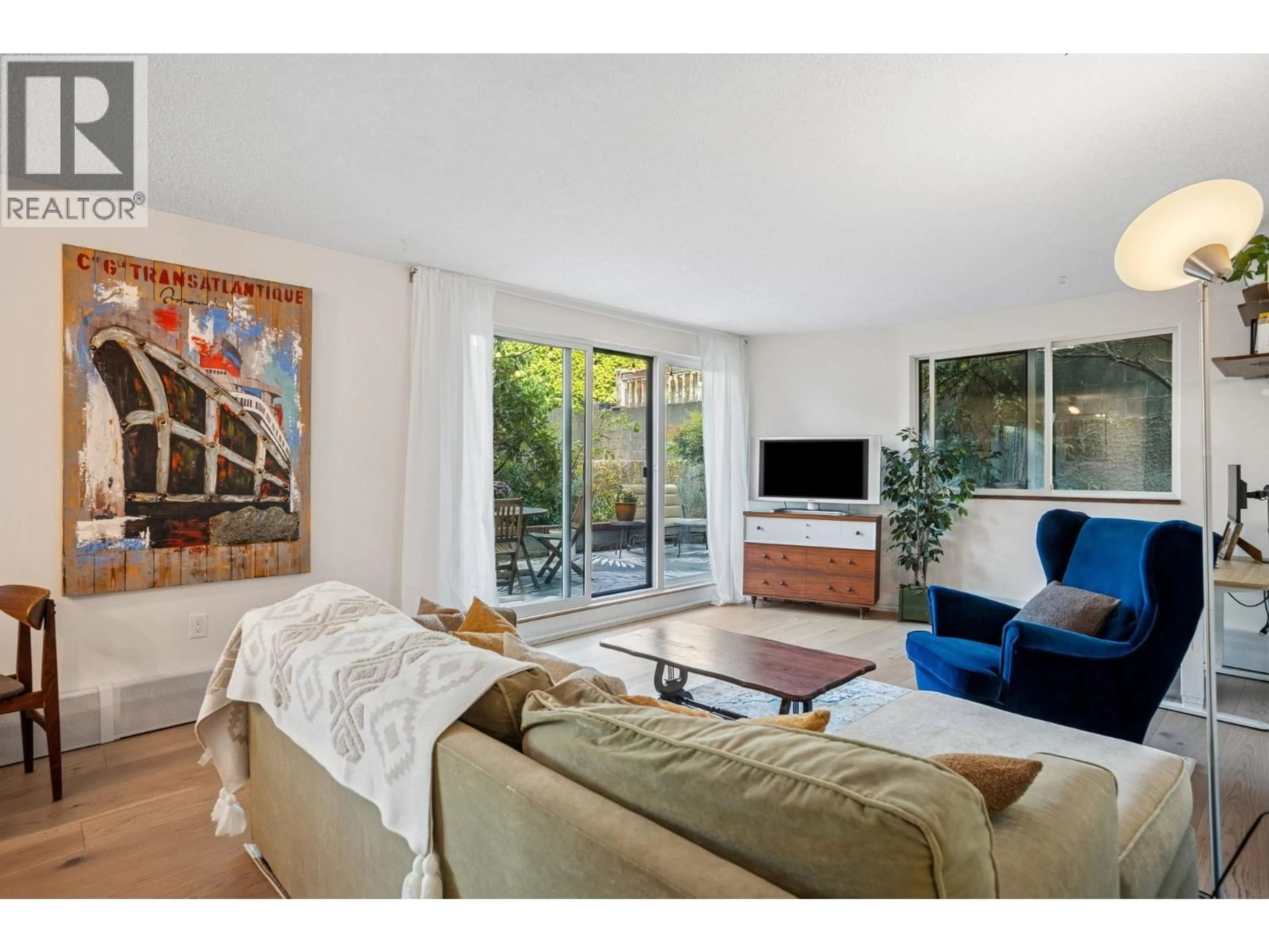 Living room with furniture, unknown for 113 - 2033 TRIUMPH STREET, Vancouver British Columbia V5L4X3