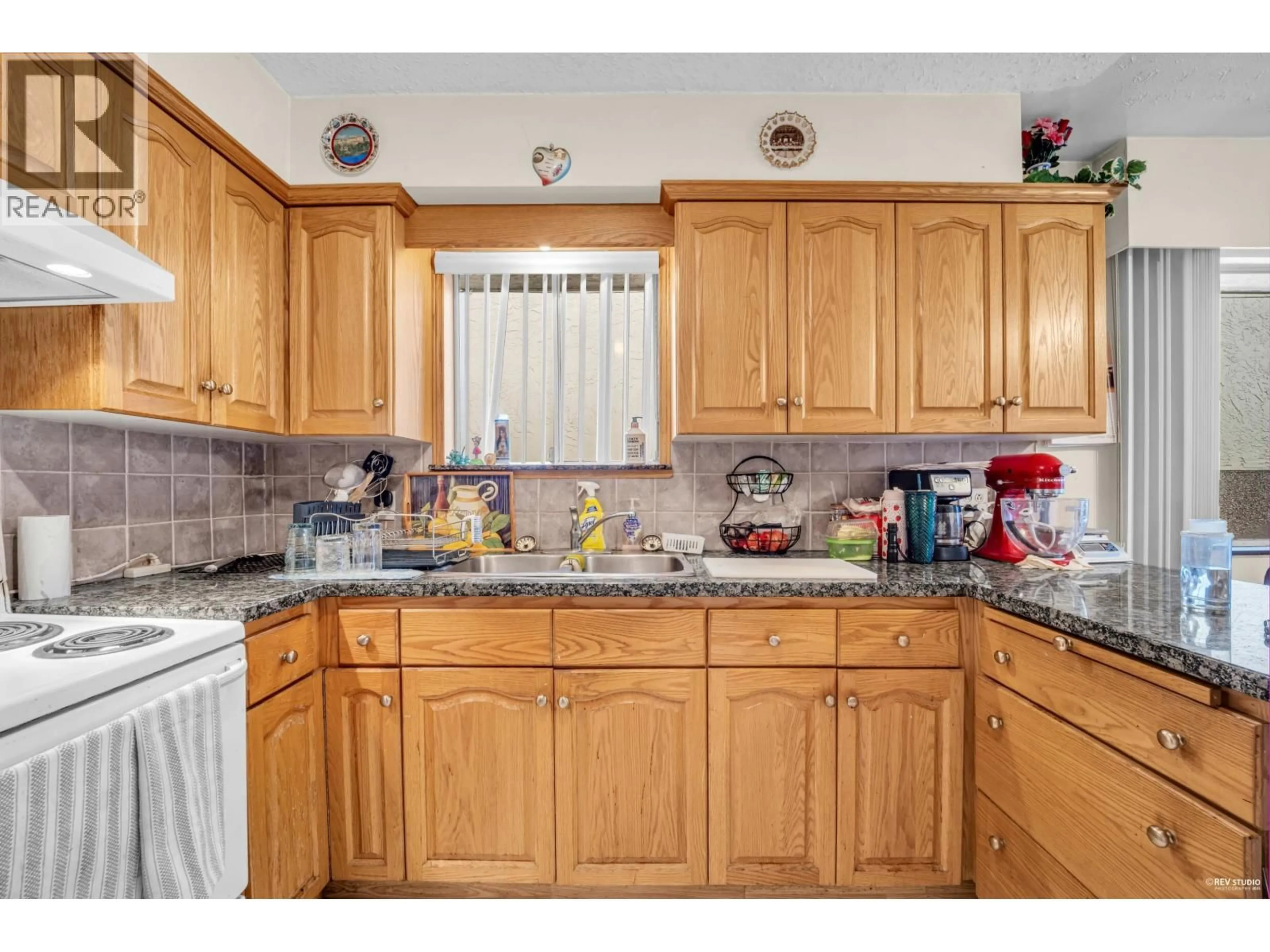 Standard kitchen, unknown for 4307 VENABLES STREET, Burnaby British Columbia V5C3A3