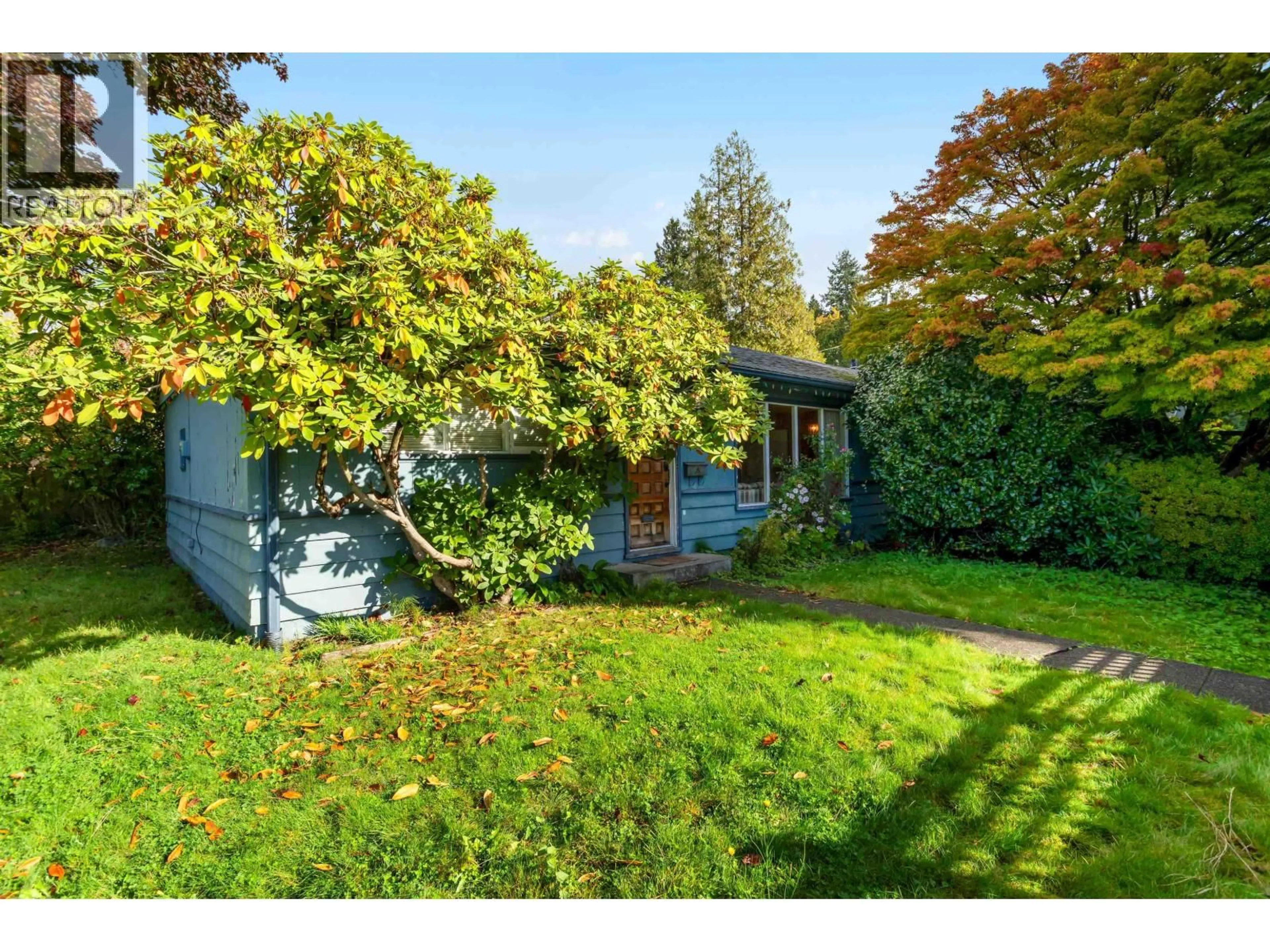 Unknown for 260 21ST STREET, North Vancouver British Columbia V7M1Z4
