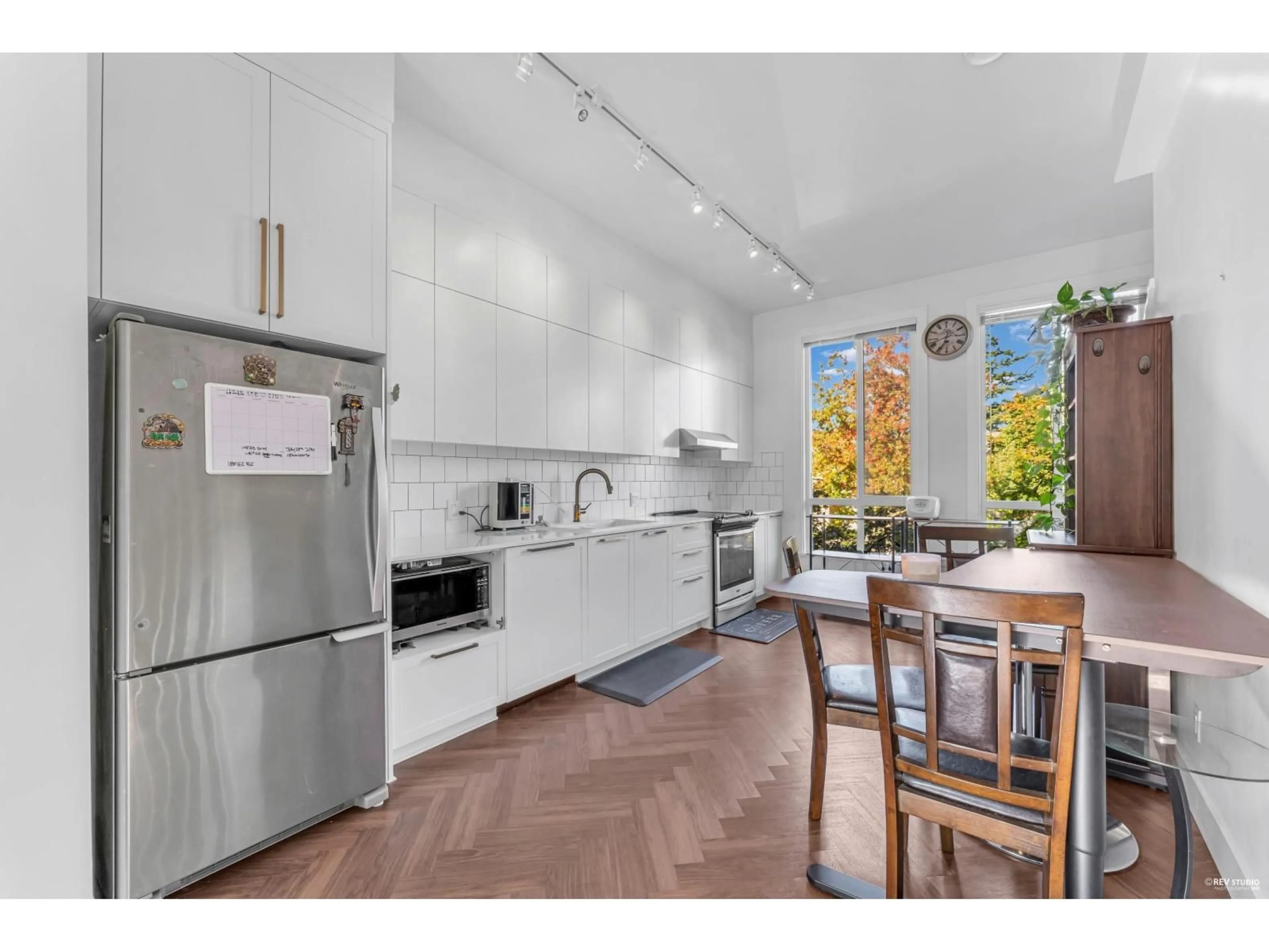 Open concept kitchen, unknown for 15 - 15828 27, Surrey British Columbia V3Z0X4