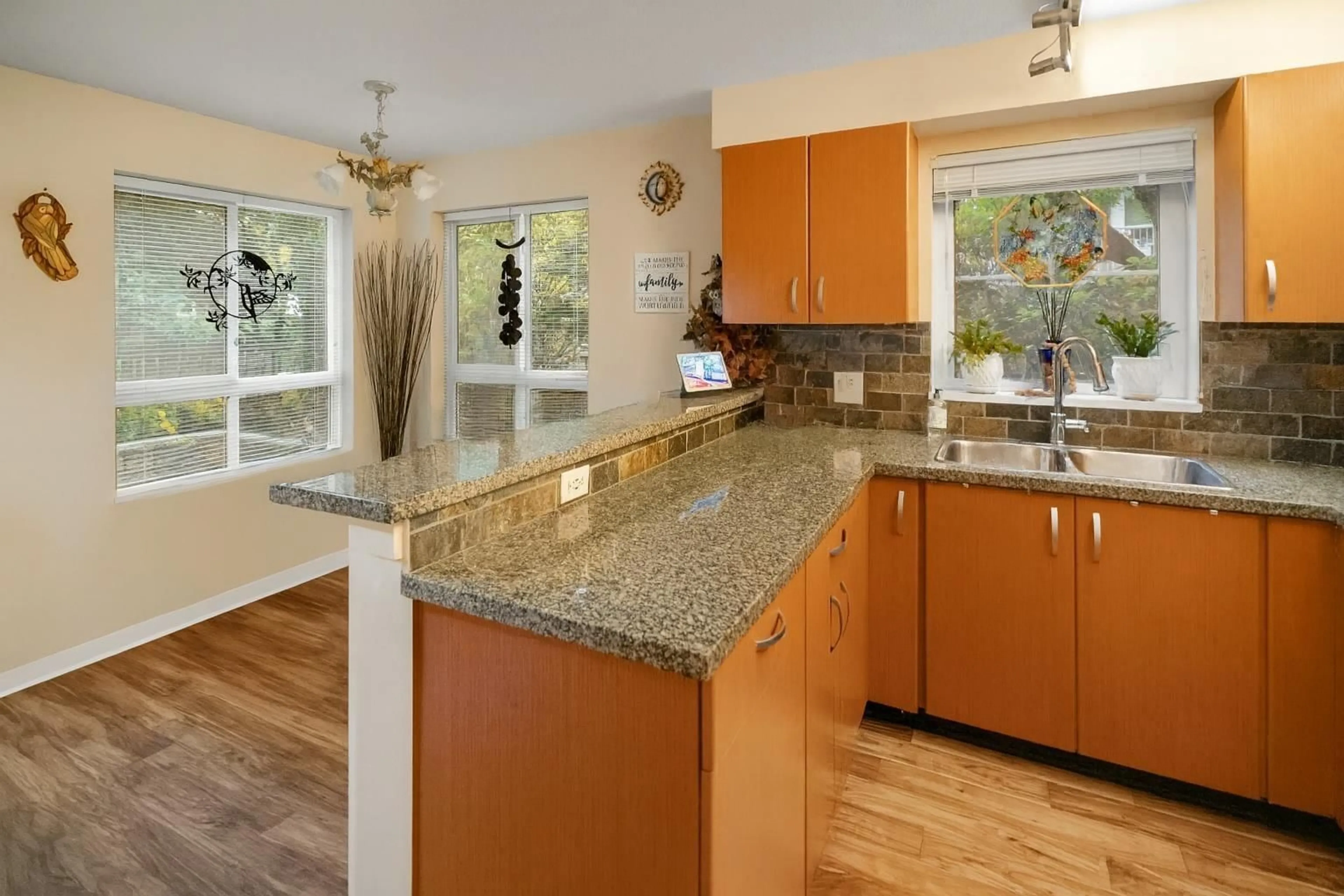 Open concept kitchen, ceramic/tile floor for 115 - 20750 DUNCAN, Langley British Columbia V3A9J6
