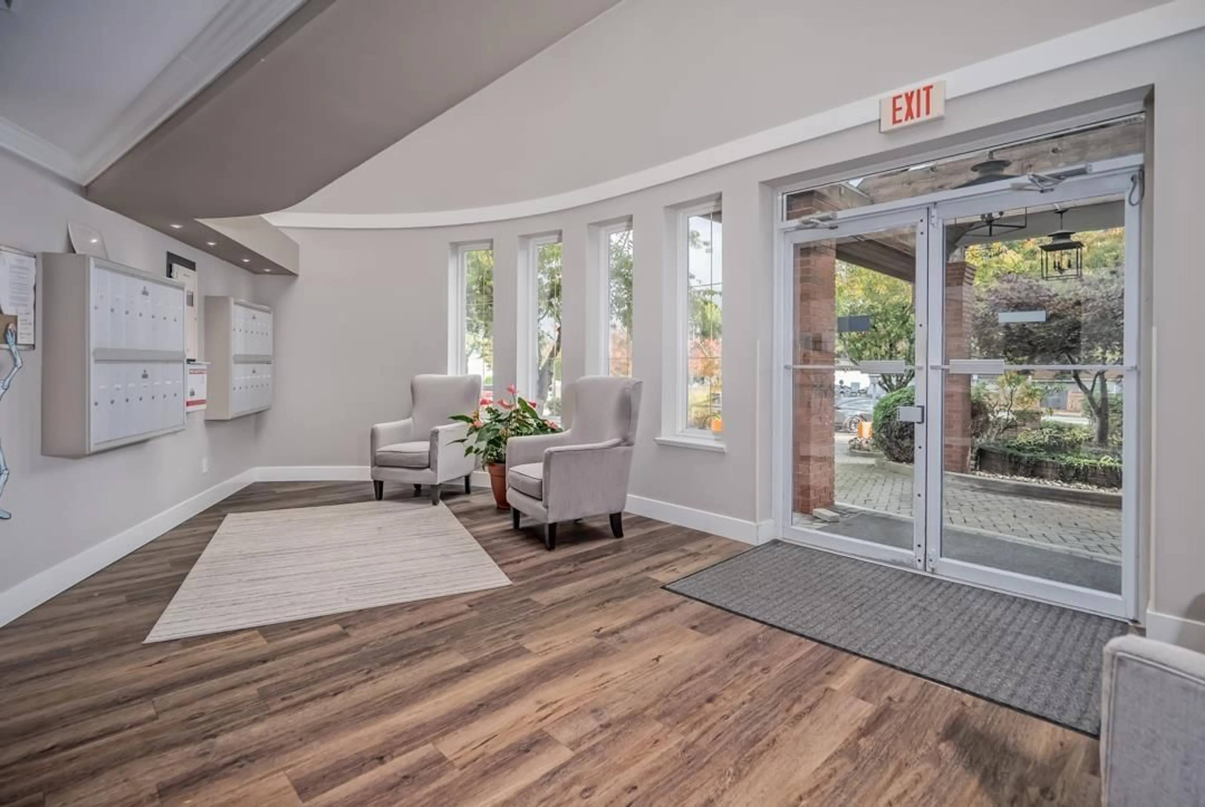 Indoor foyer for 101 - 2229 152ND, Surrey British Columbia V4A4P1