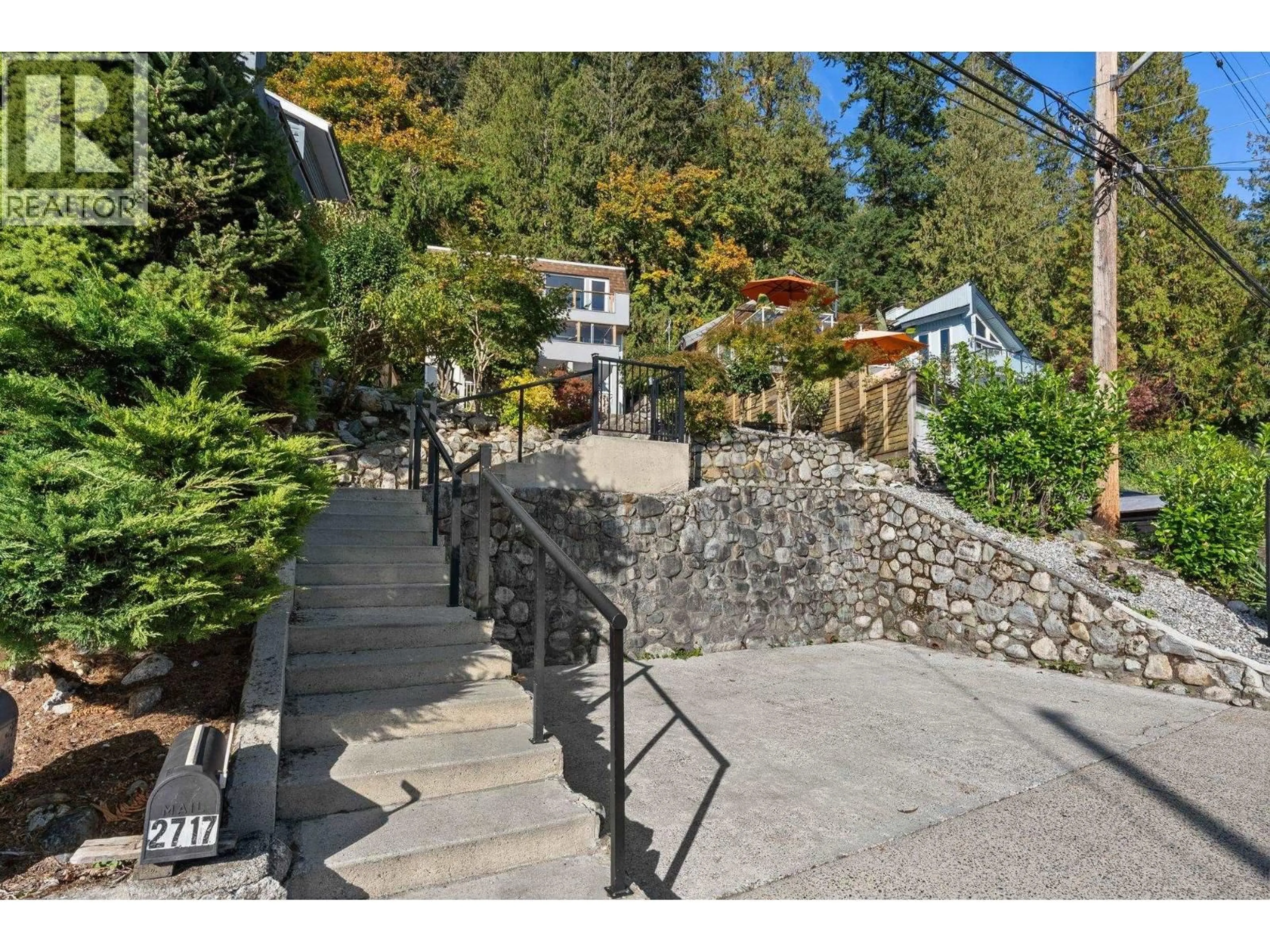 Patio, street for 2717 PANORAMA DRIVE, North Vancouver British Columbia V7G1V7