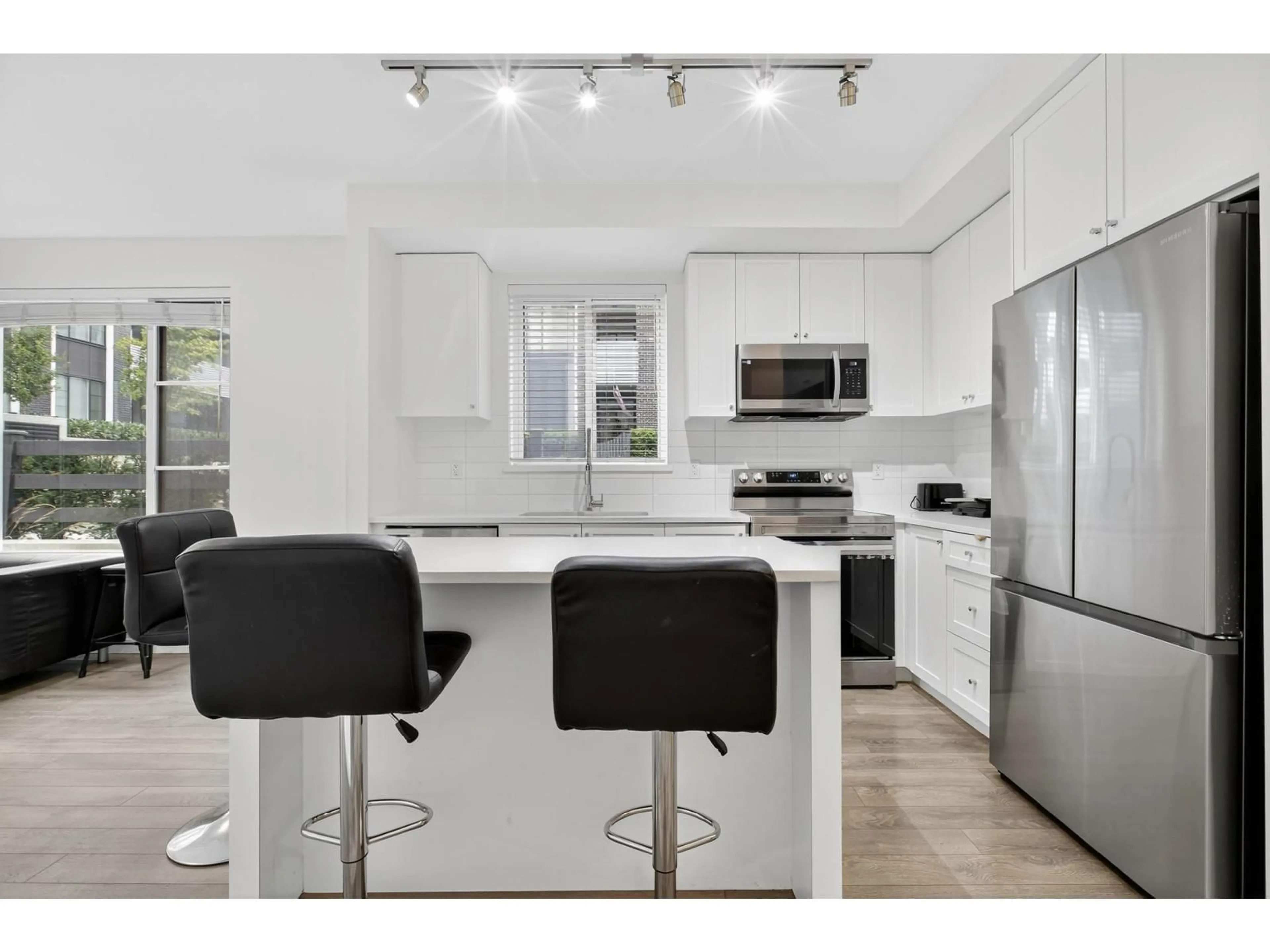 Open concept kitchen, unknown for 108 - 15825 85, Surrey British Columbia V4N6W9