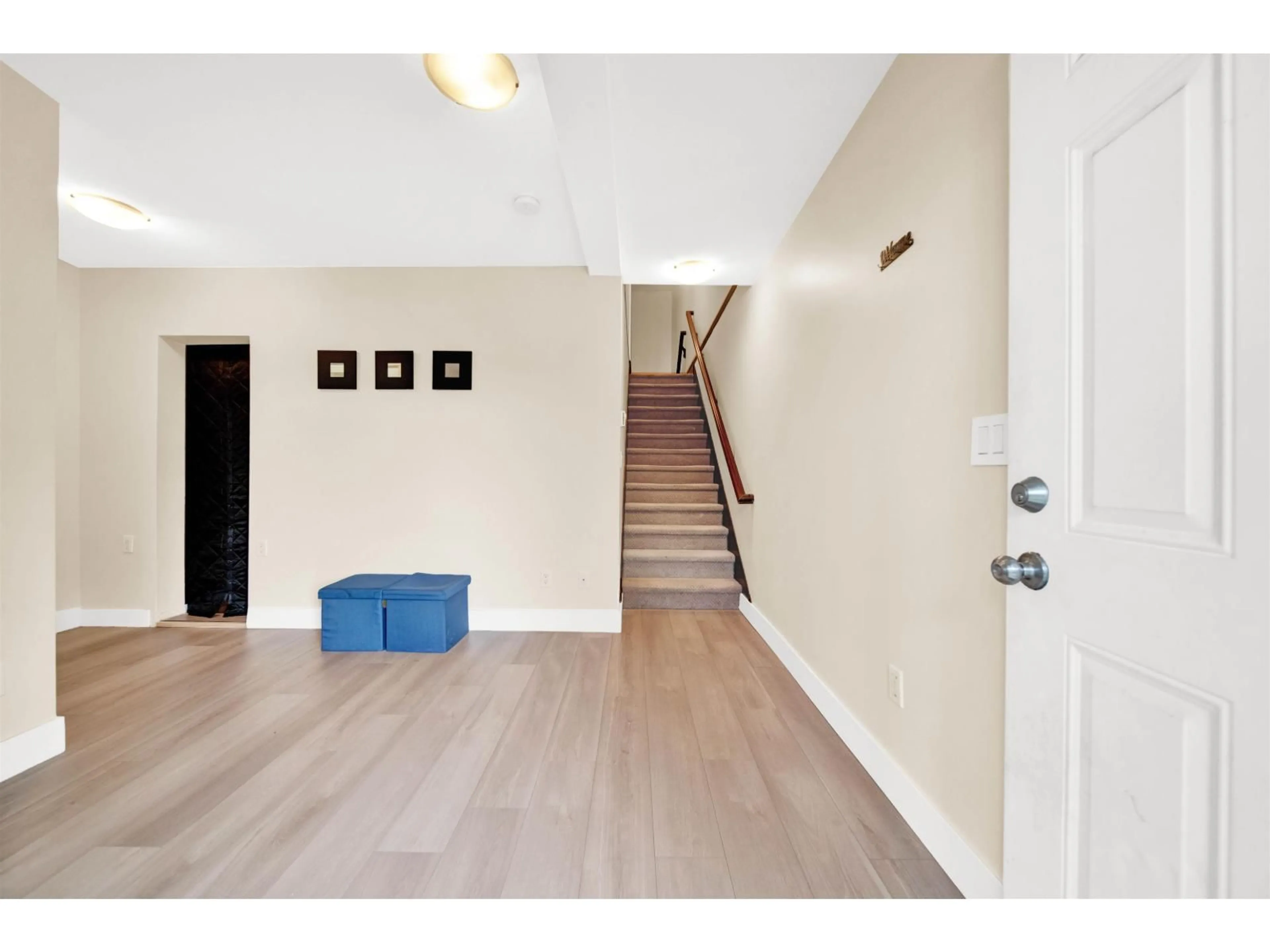 Indoor entryway for 5 - 7156 144, Surrey British Columbia V3W1V5