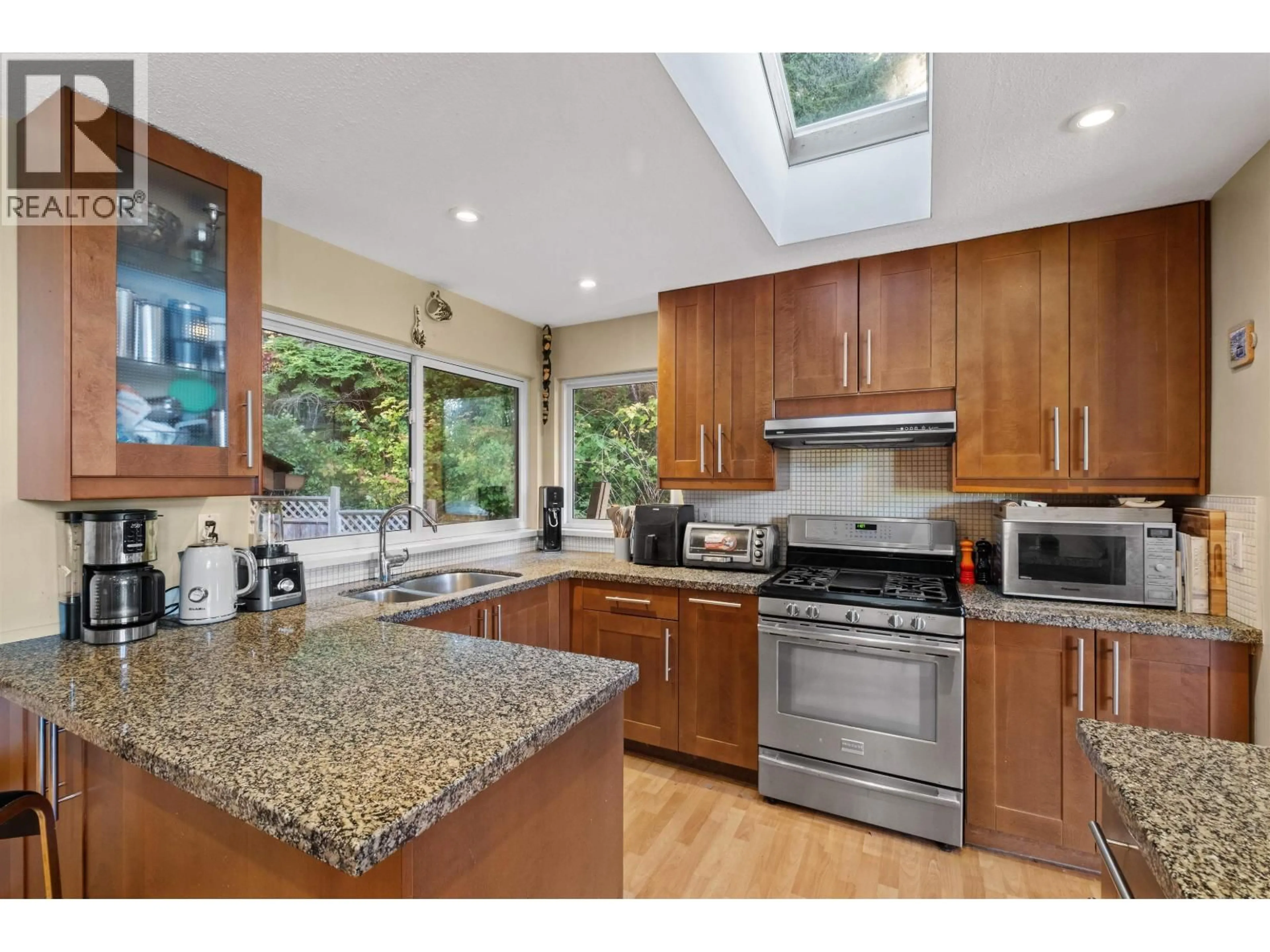 Open concept kitchen, unknown for 311 APRIL ROAD, Port Moody British Columbia V3H3Y9