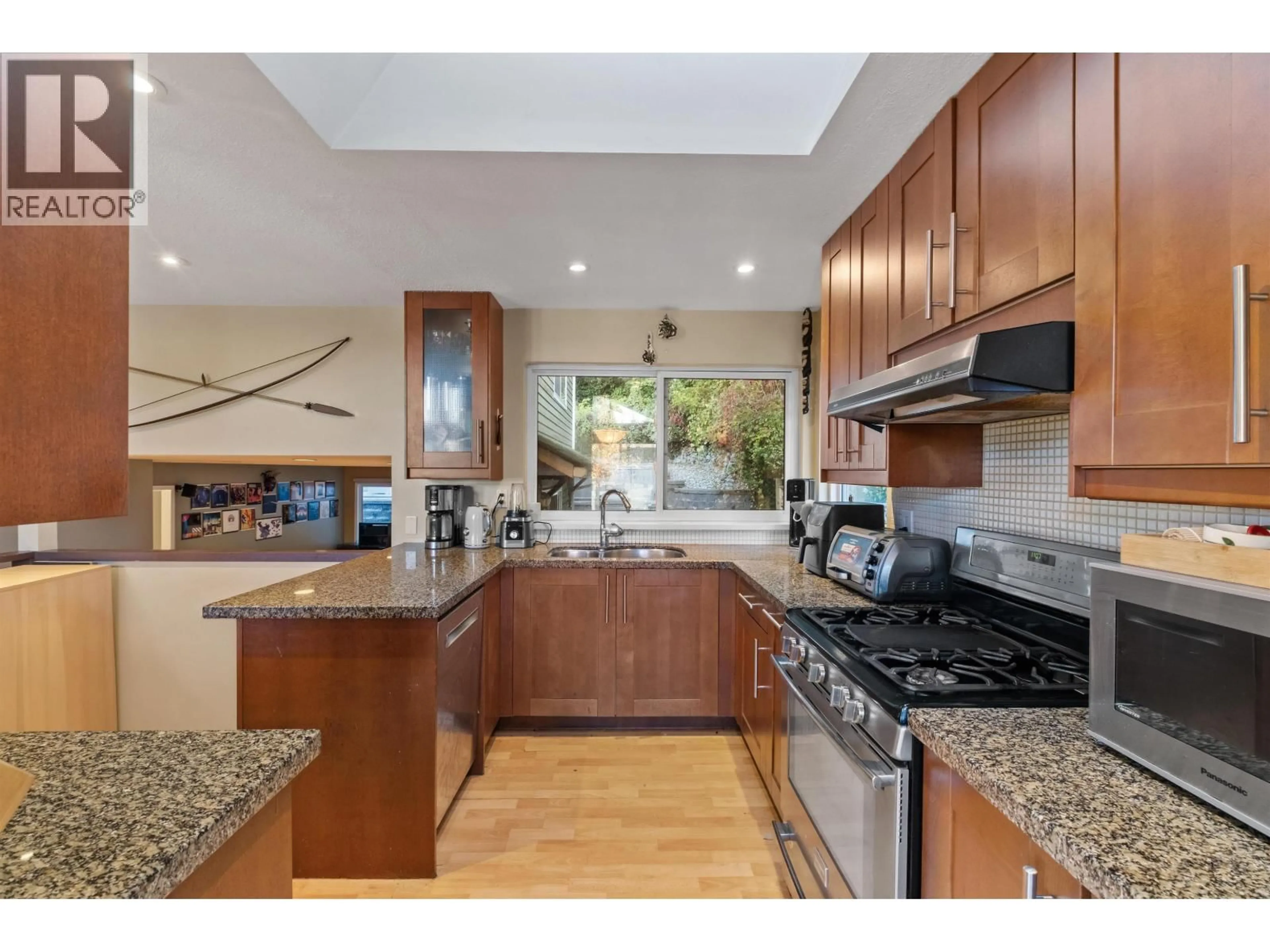 Open concept kitchen, unknown for 311 APRIL ROAD, Port Moody British Columbia V3H3Y9
