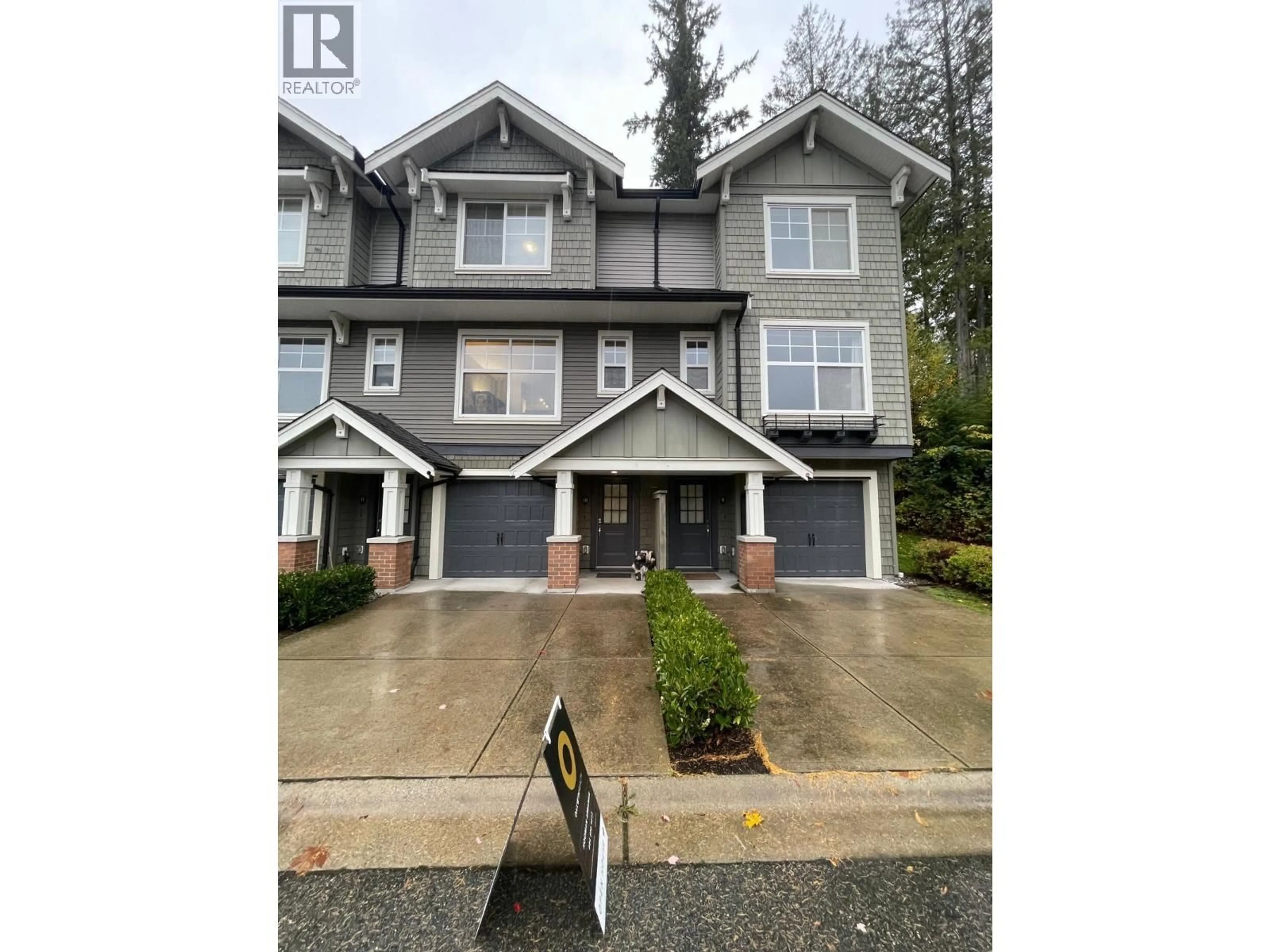 A pic from outside/outdoor area/front of a property/back of a property/a pic from drone, unknown for 10 - 3461 PRINCETON AVENUE, Coquitlam British Columbia V3E0M2