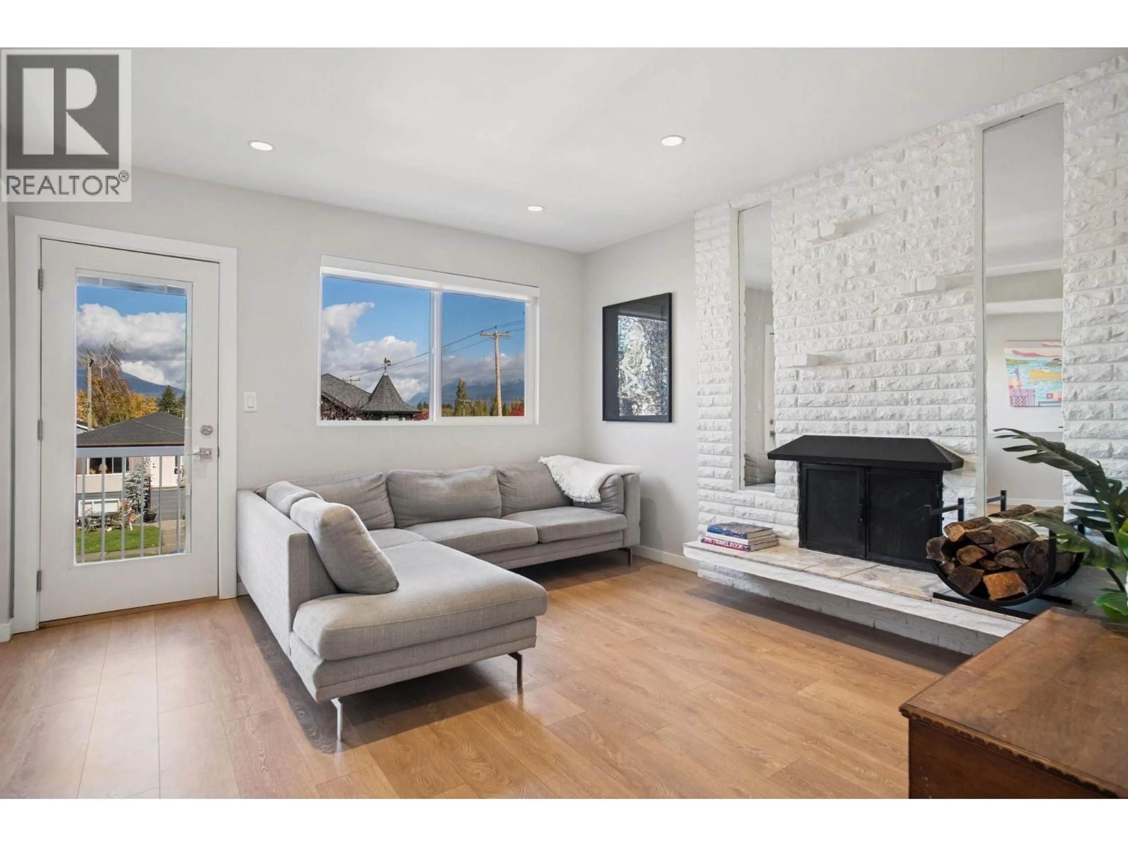 Living room with furniture, unknown for 2790 NAPIER STREET, Vancouver British Columbia V5K2W8