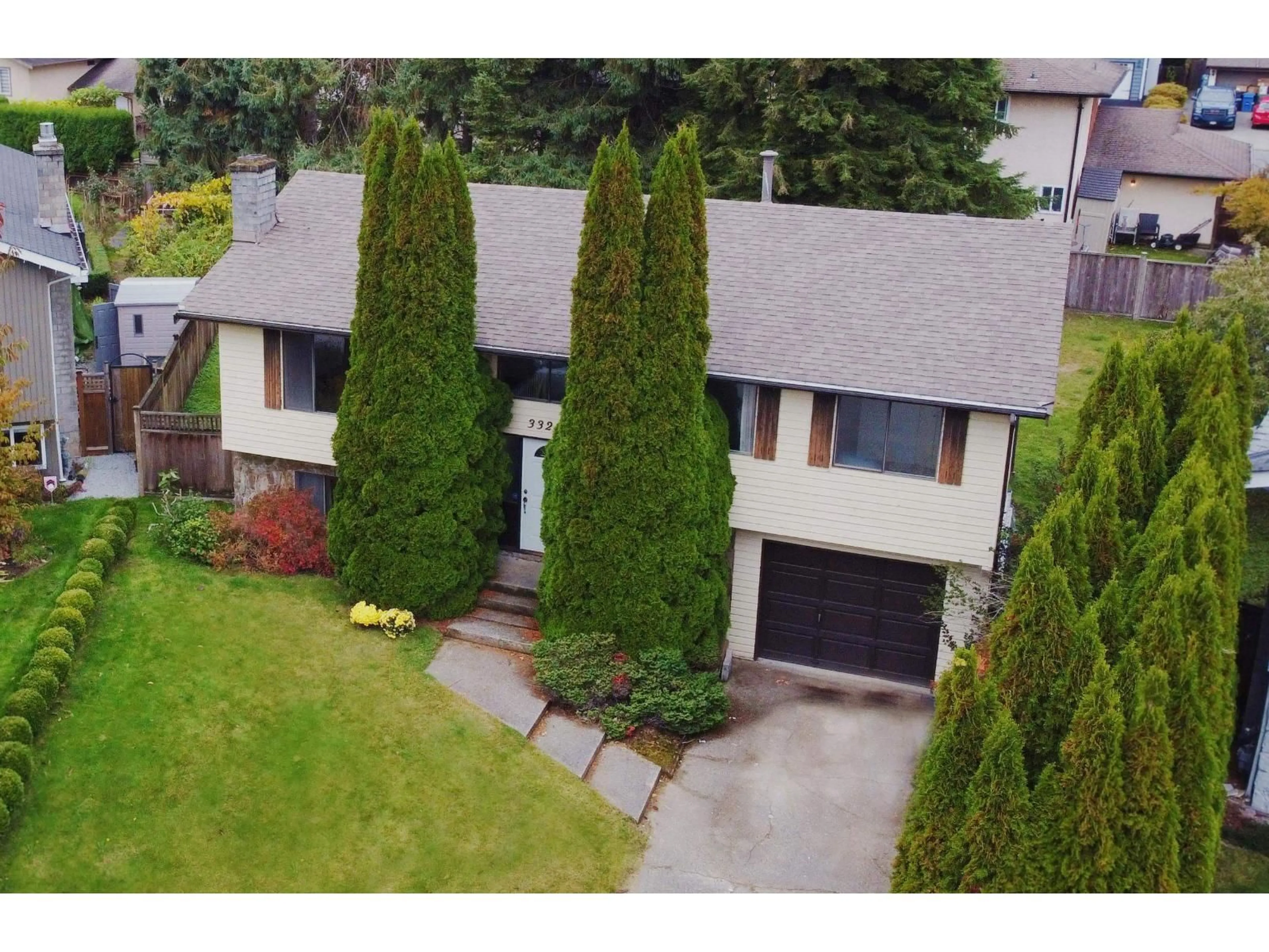 A pic from outside/outdoor area/front of a property/back of a property/a pic from drone, street for 33295 CENTURY, Abbotsford British Columbia V2S5Y2